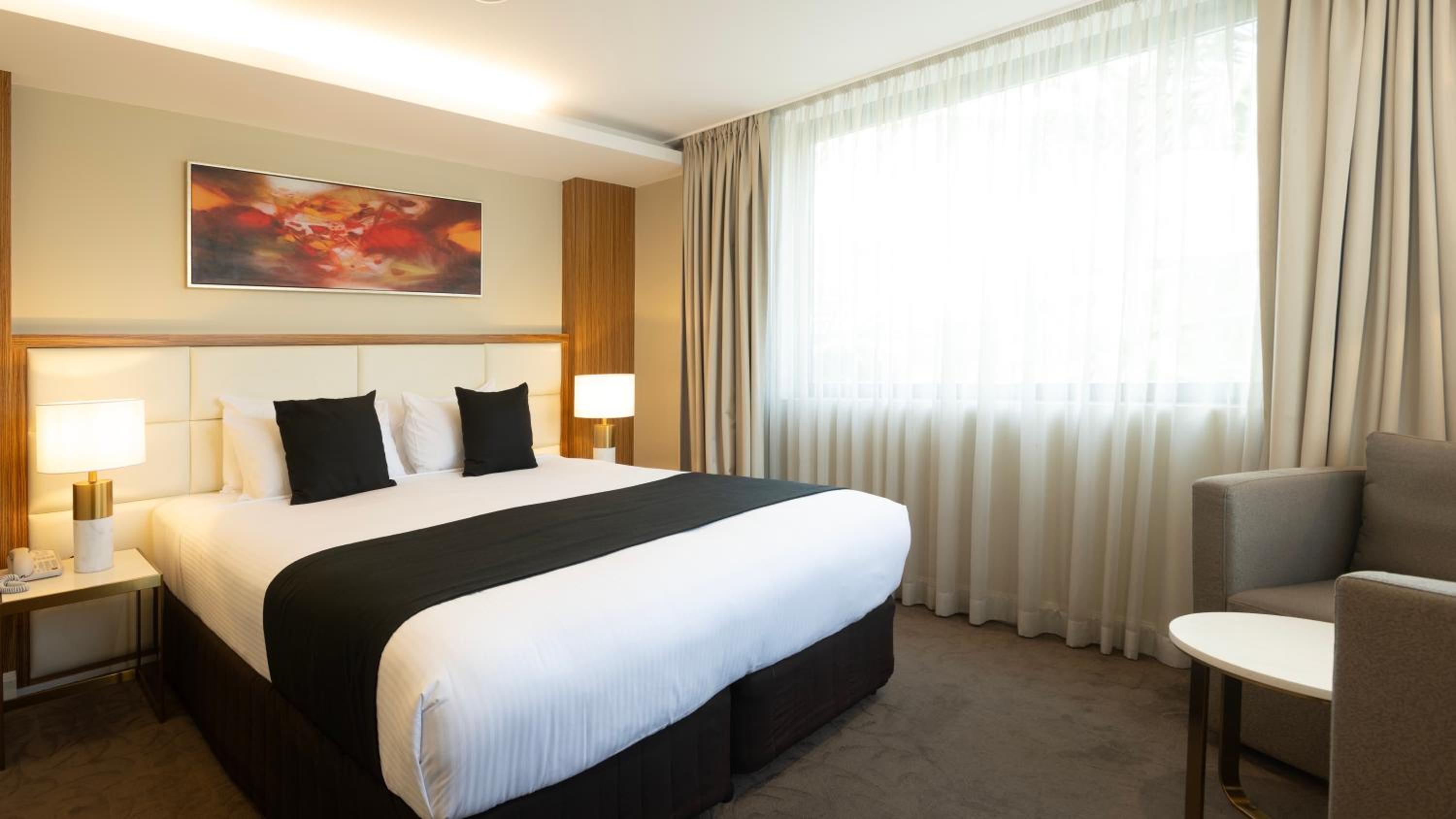 Deluxe King Room - Photo 2