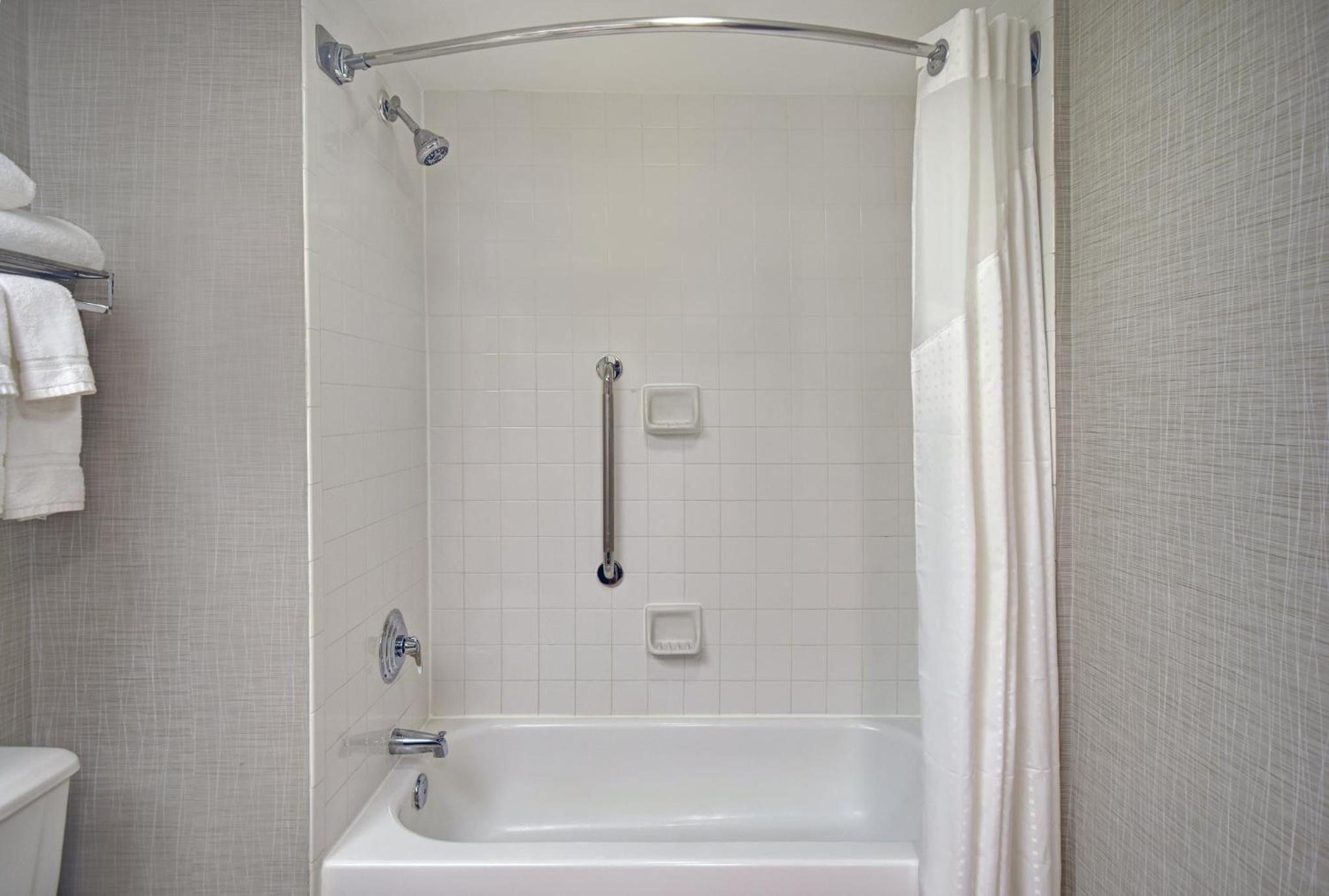 Standard King Room with Sofa Bed - Photo 6