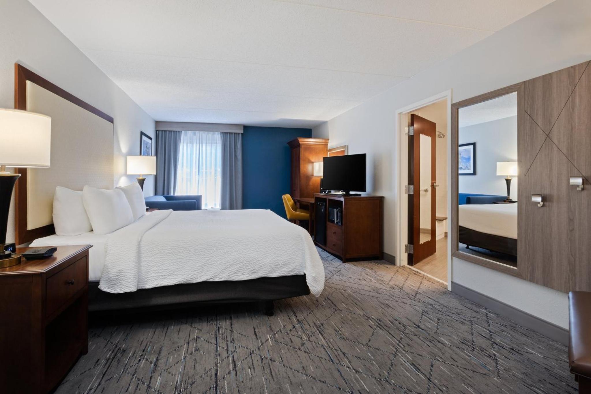 Standard King Room with Accessible Tub - Mobility Access - Photo 6