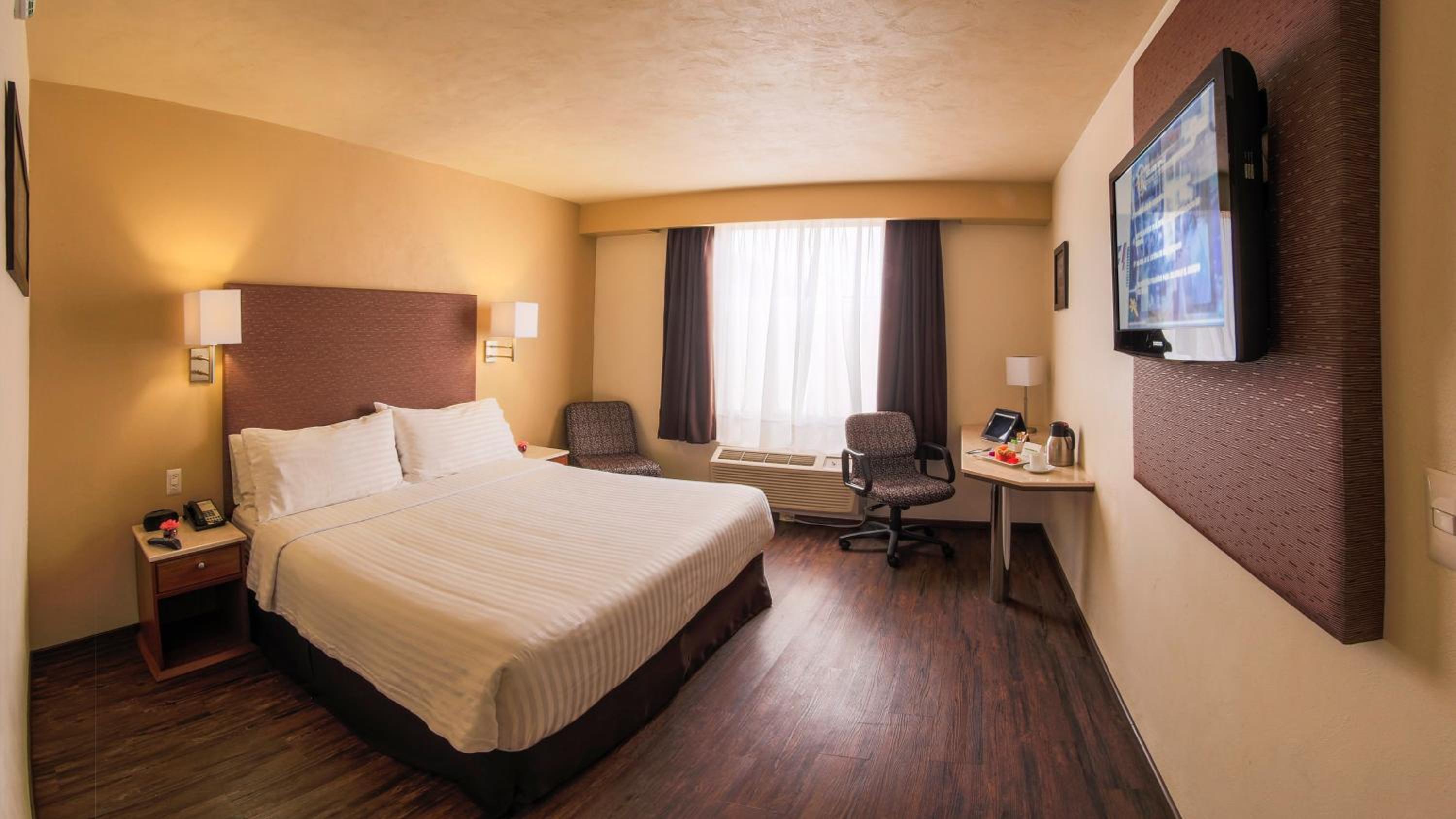 Standard King Room - Photo 3