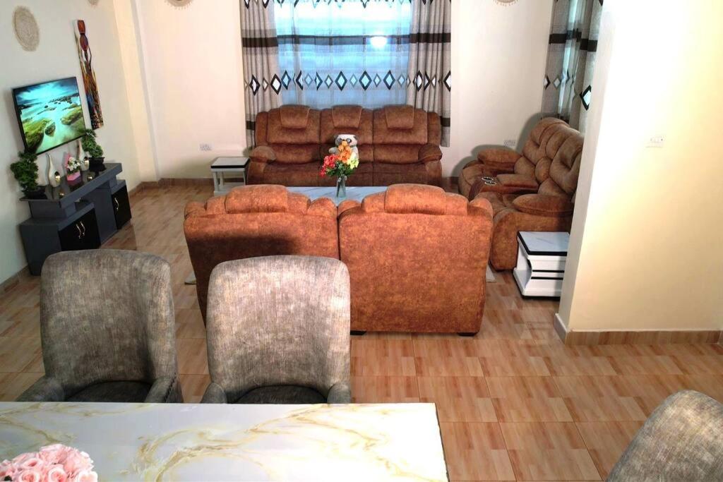 Four-Bedroom House photo 2