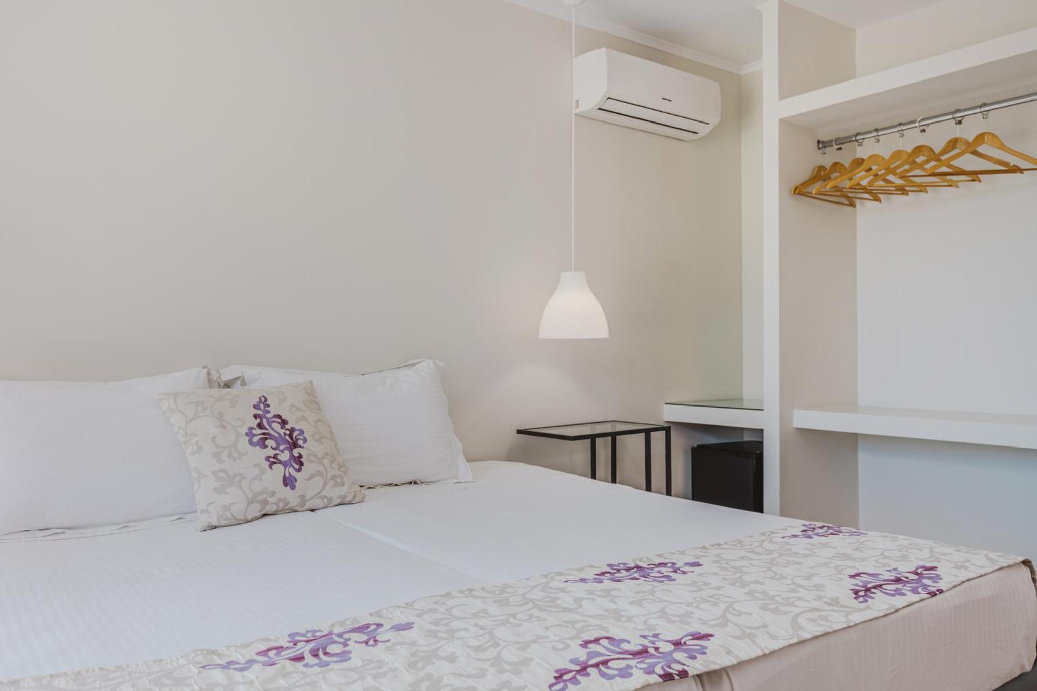 Deluxe Double Room with Balcony - Photo 21