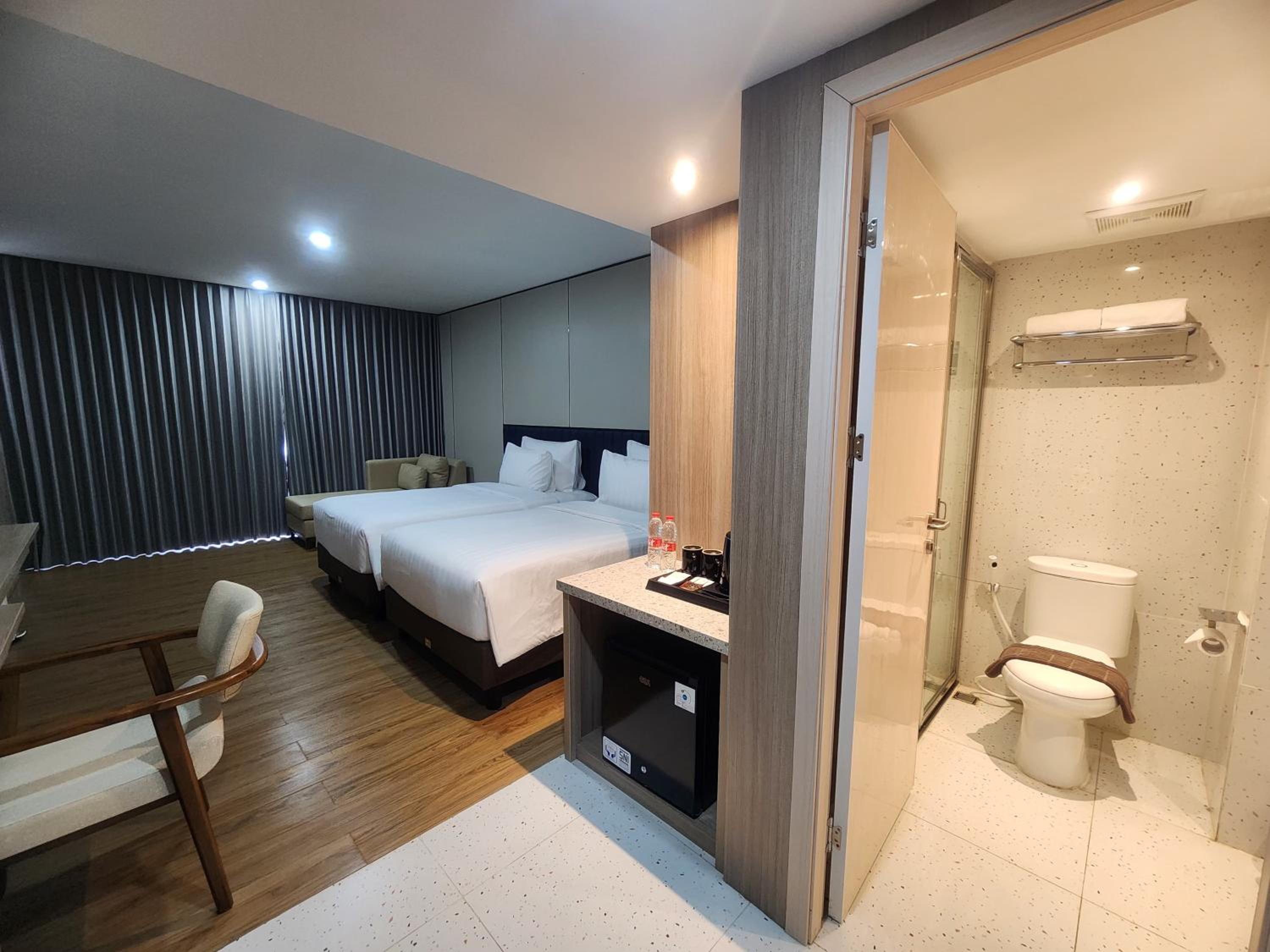 Twin Room with Pool View photo 2