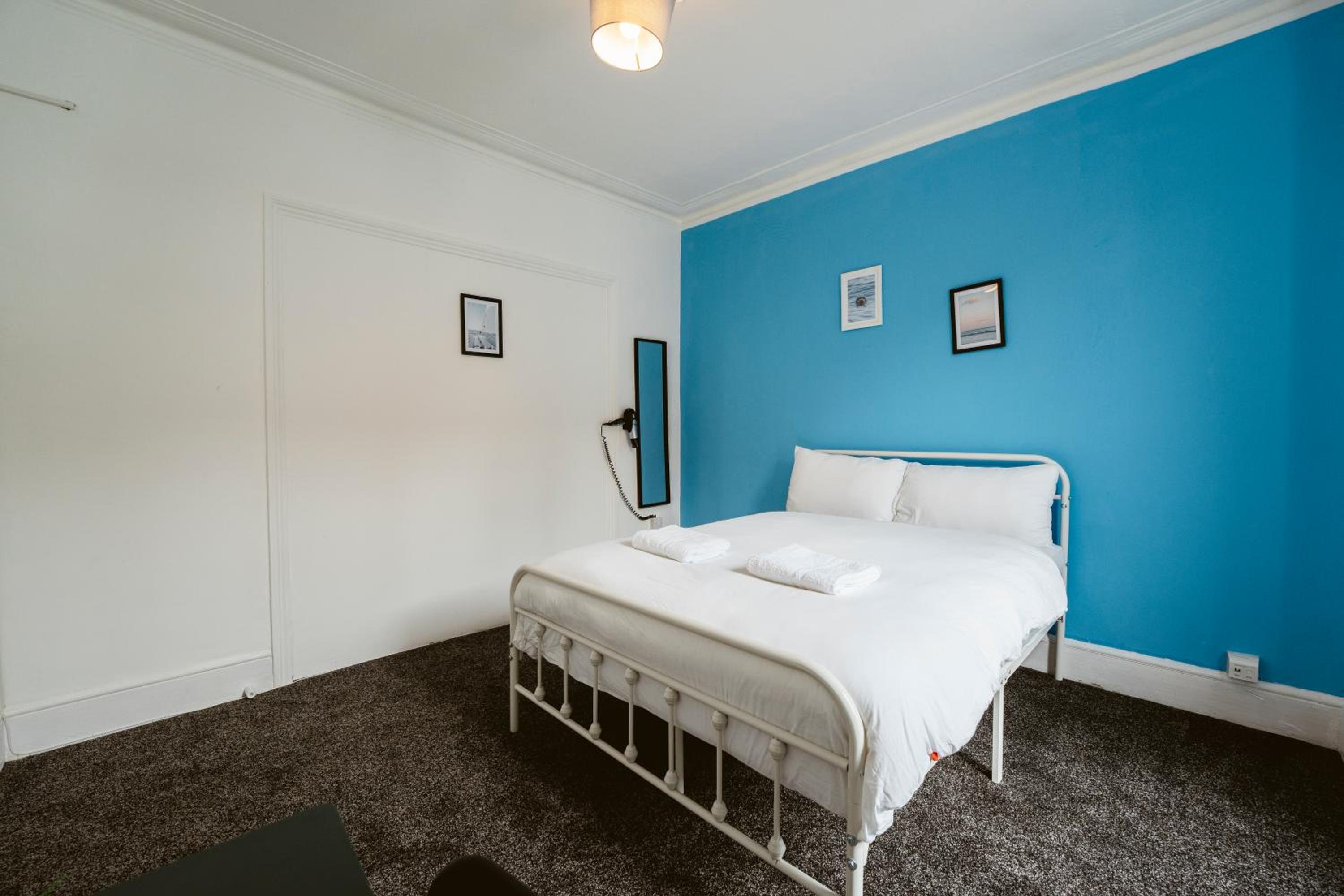 Double Room with Shared Bathroom photo 3