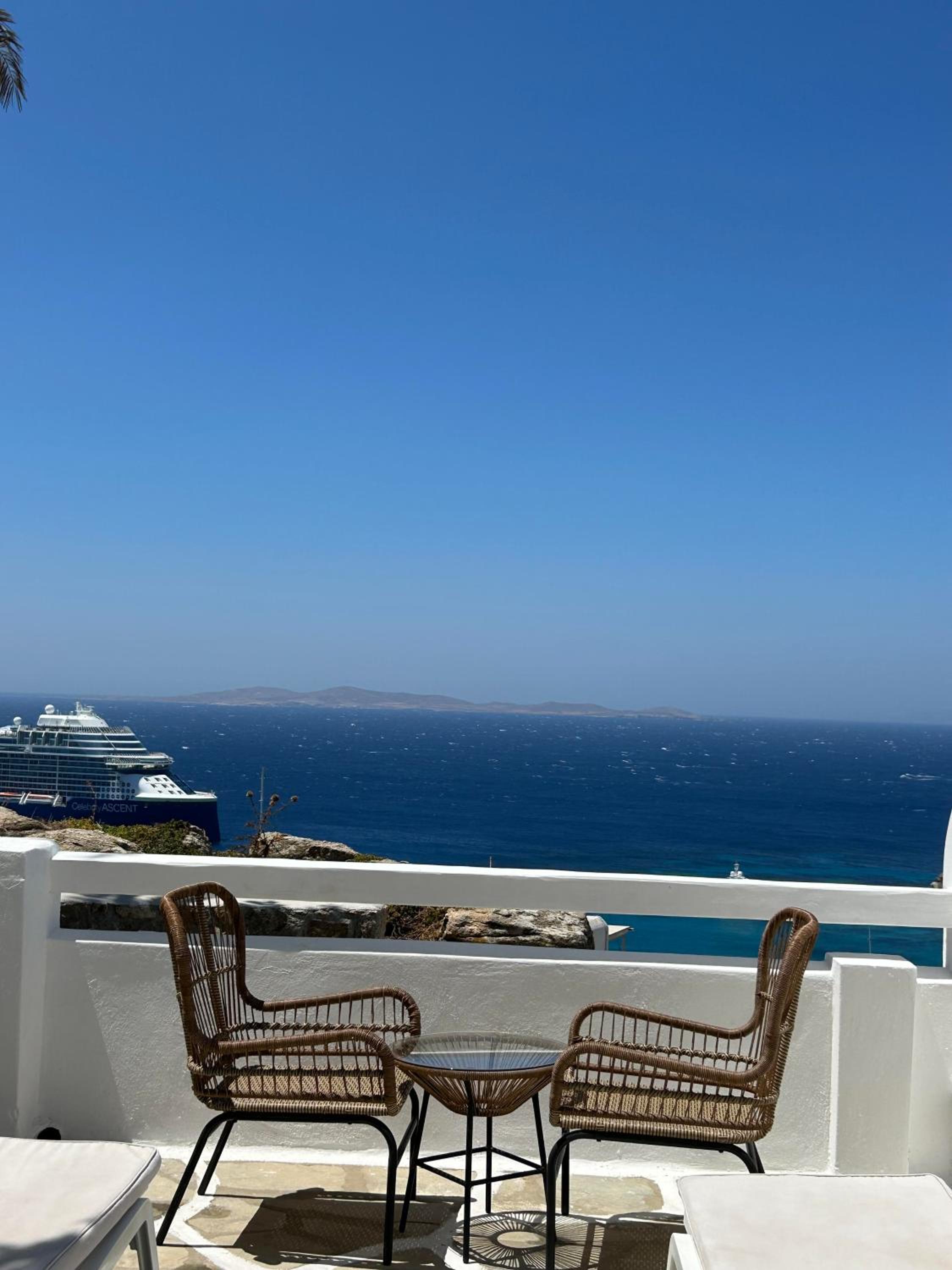 Deluxe Double Room with Balcony and Sea View - Photo 7