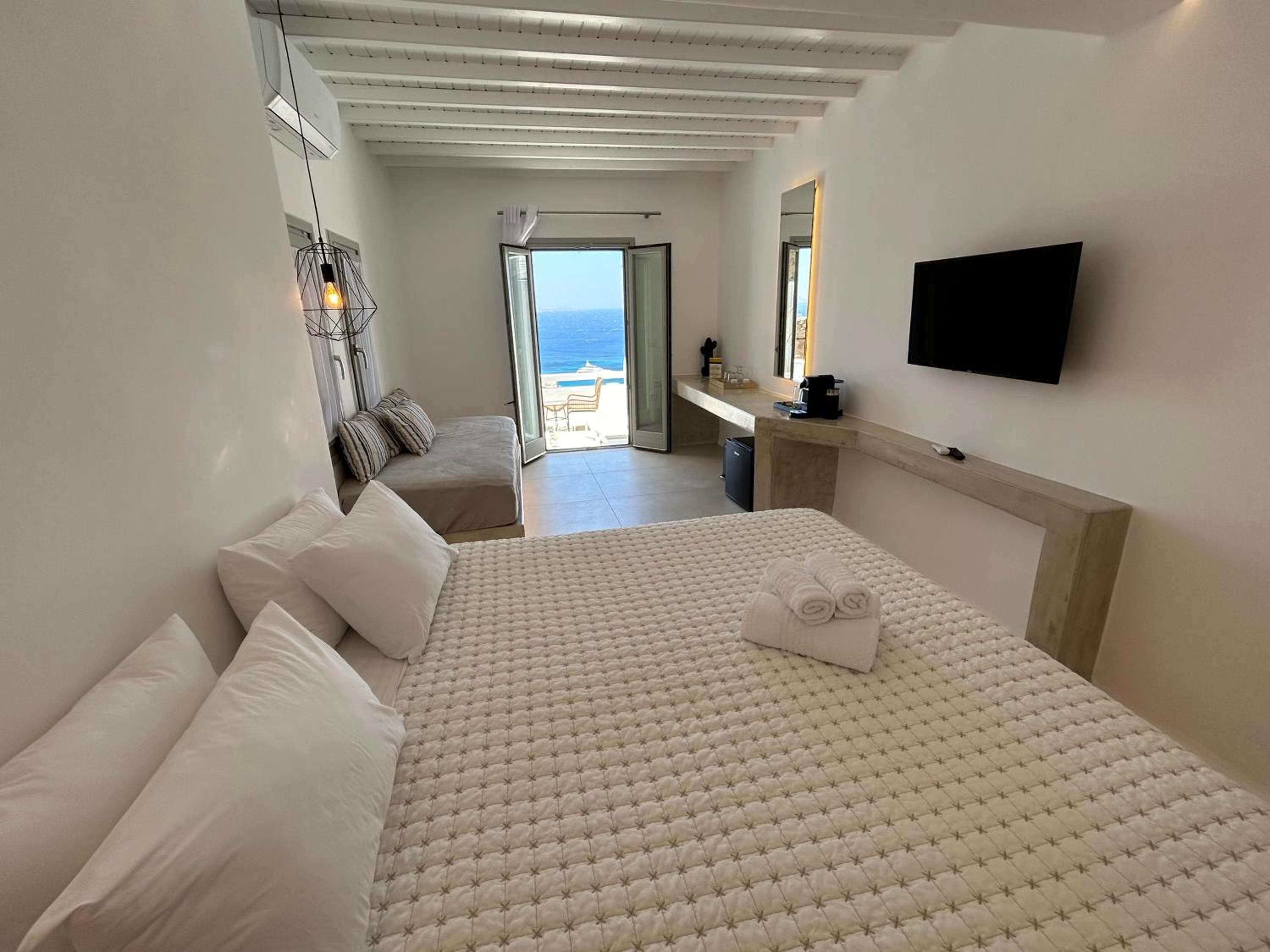 Deluxe Double Room with Balcony and Sea View