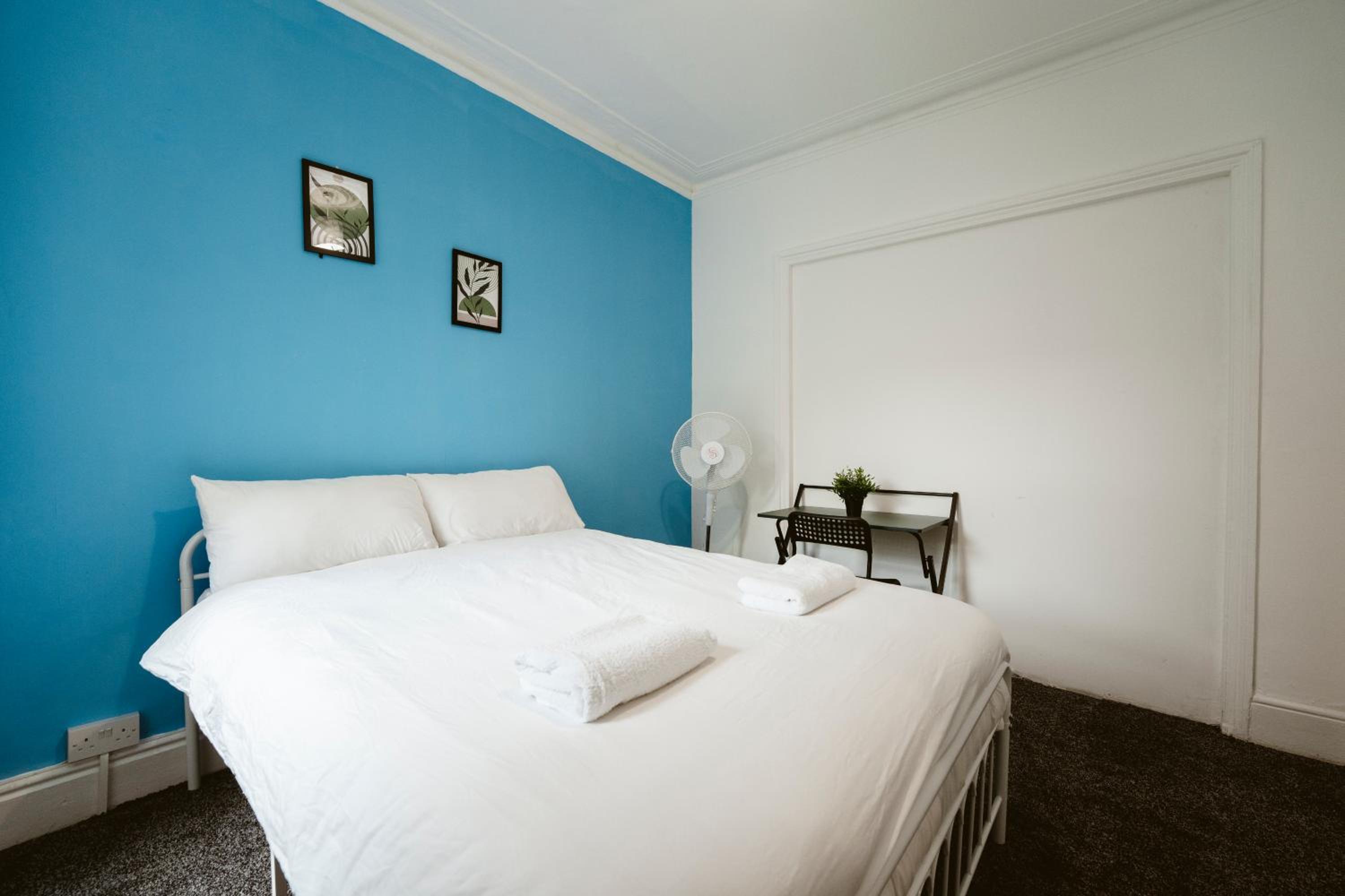 Double Room with Shared Bathroom photo 3
