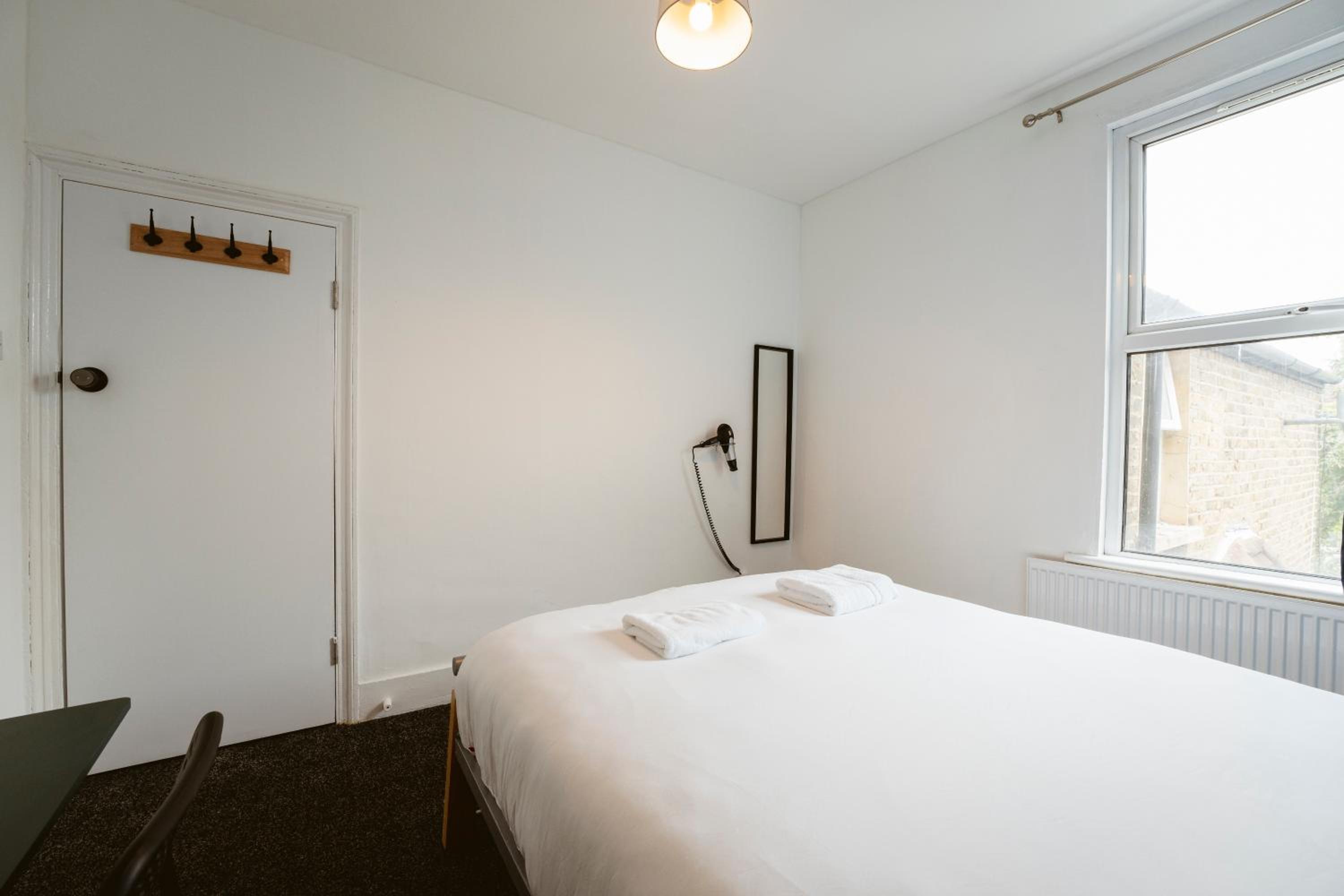 Double Room with Shared Bathroom photo 3