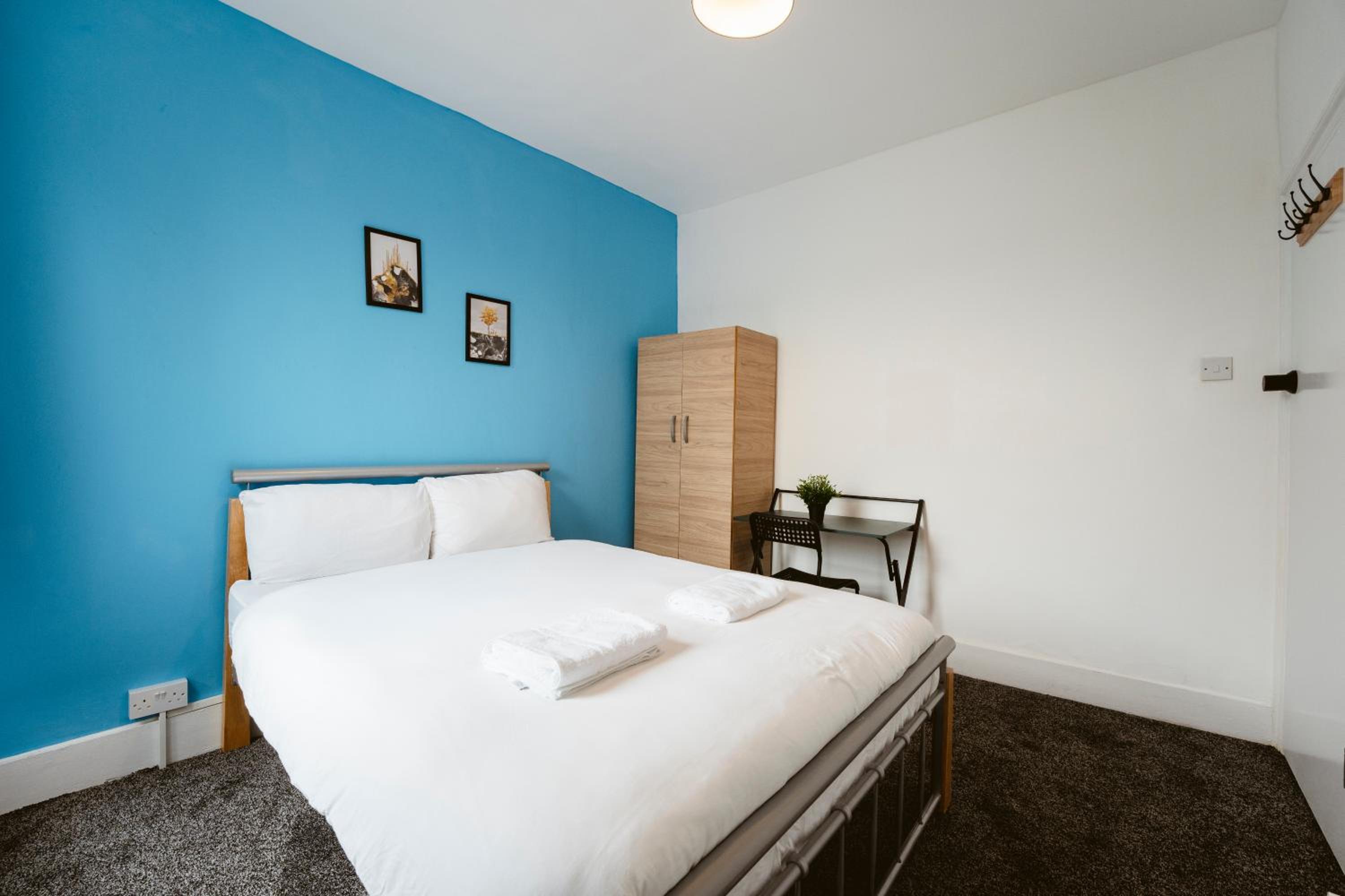Double Room with Shared Bathroom photo 2