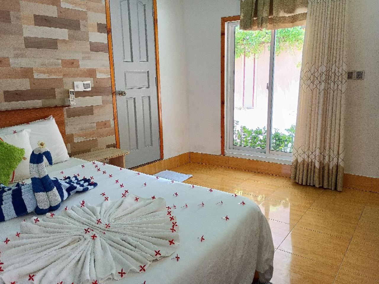 Queen Room with Garden View (10% off on Excursions, Food & Beverages) photo 2