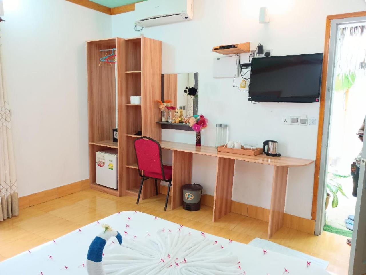 Queen Room with Garden View (10% off on Excursions, Food & Beverages) photo 3