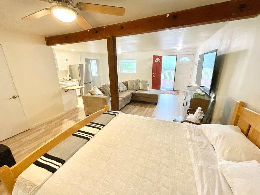 Five-Bedroom House photo 1