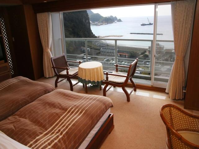 Two-Bedroom Suite photo 2
