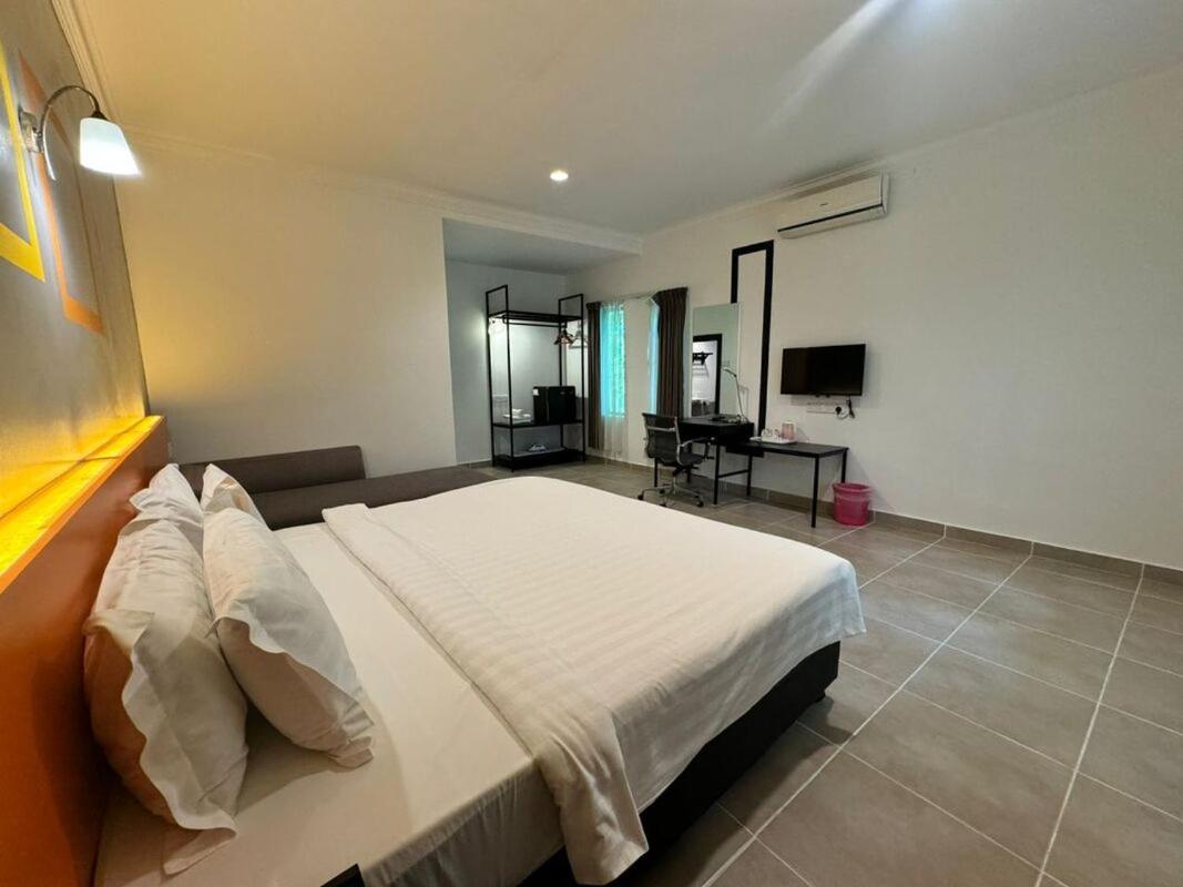 Hibiscus Deluxe Comfort - Photo 12