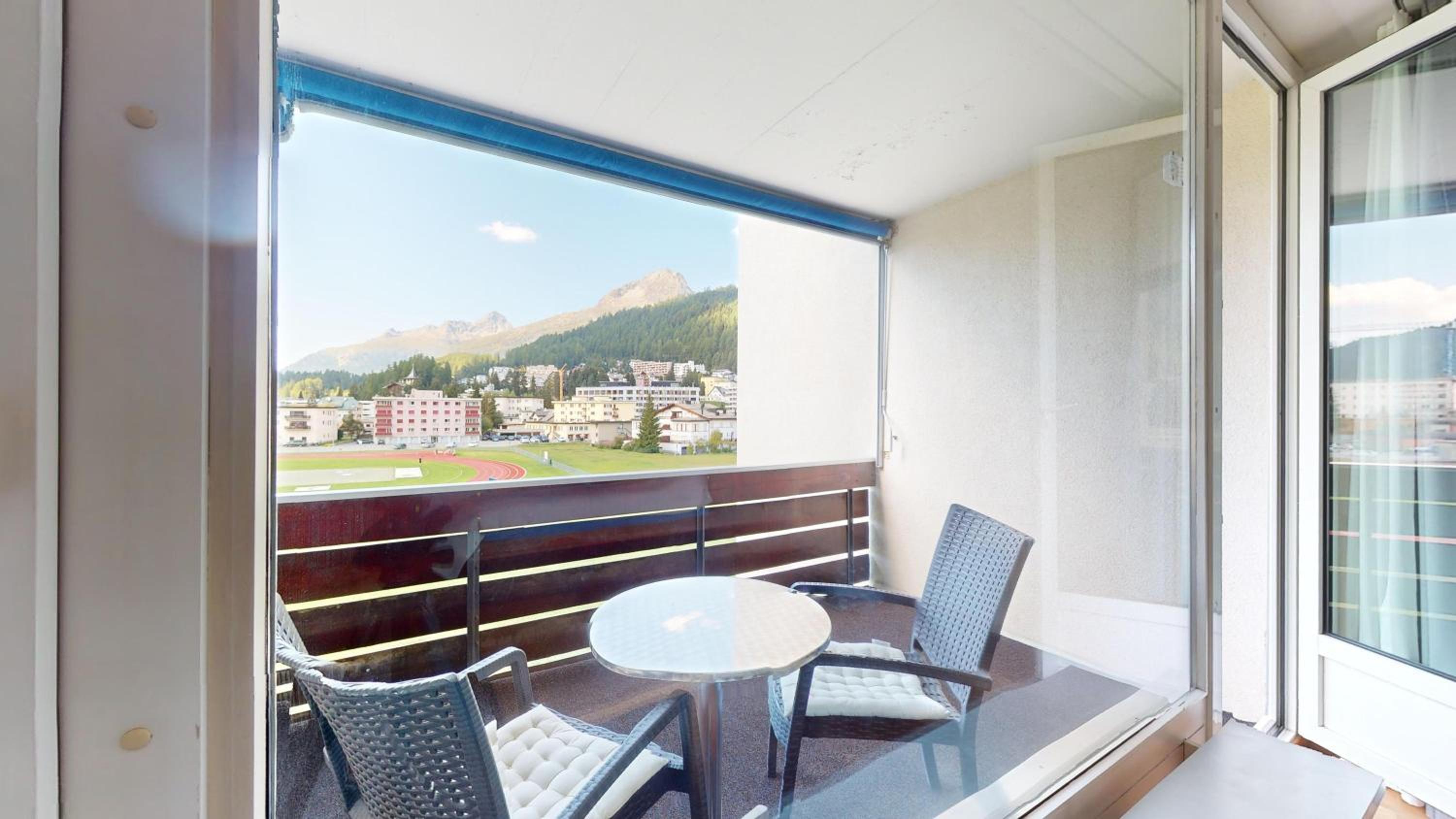 Apartment with Mountain View photo 2
