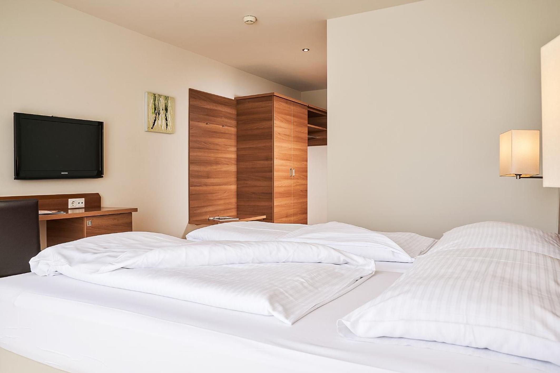 Standard Double Room (1 Adult) photo 2