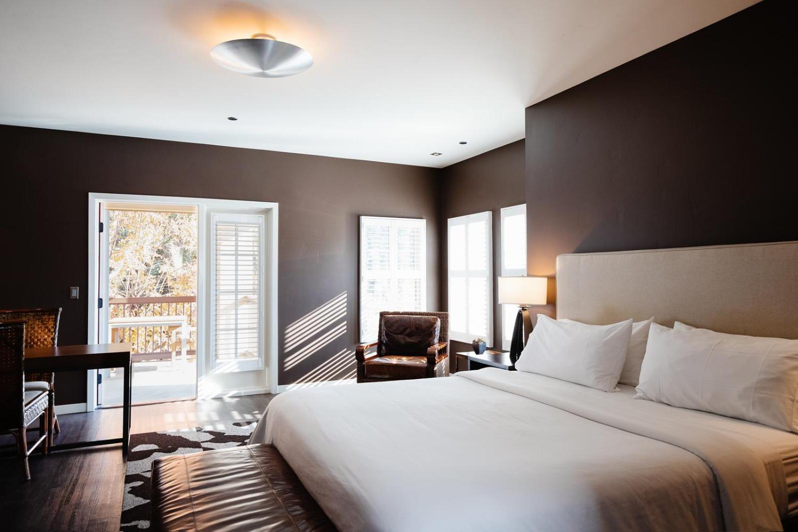 Deluxe King Room - Photo 1
