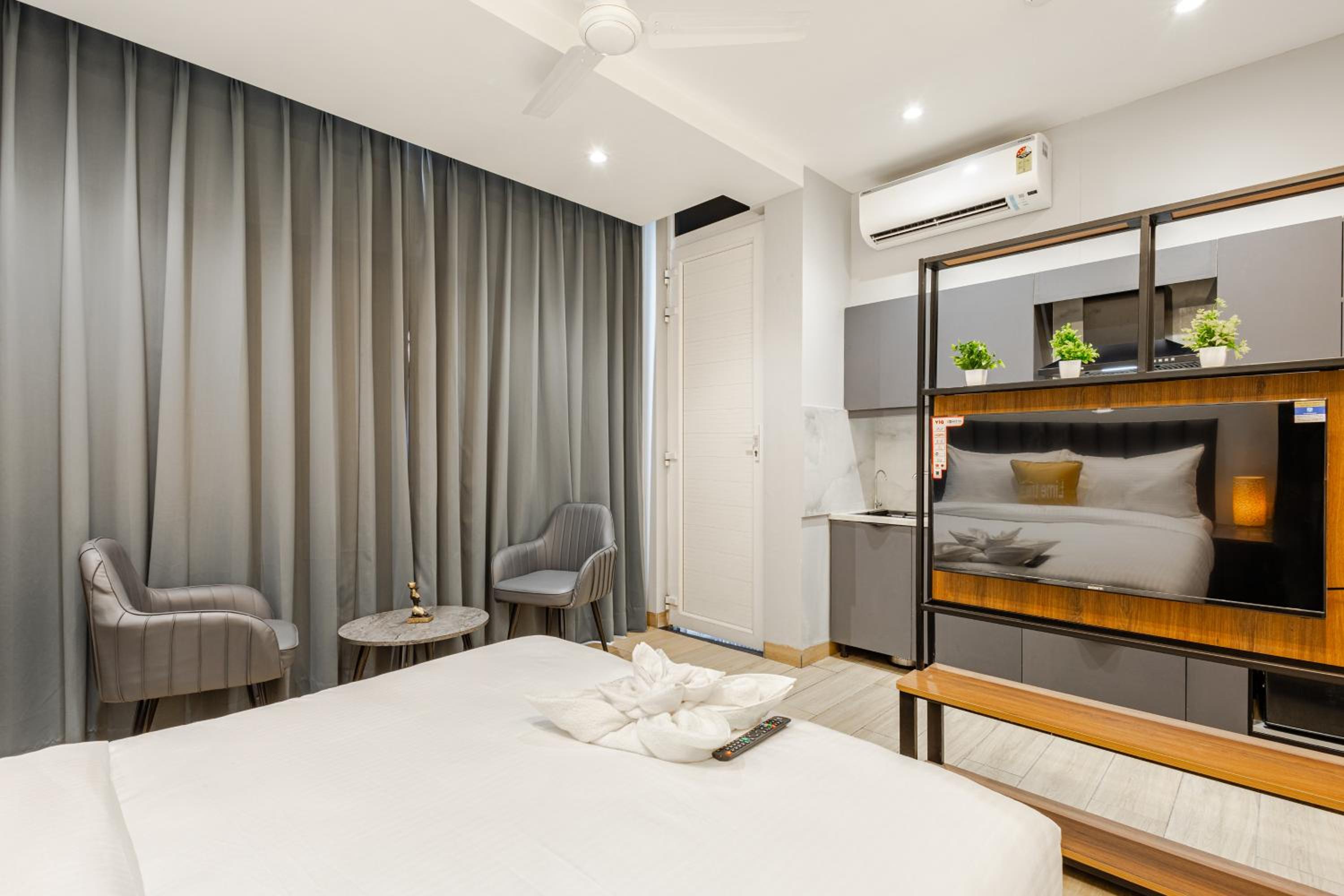 Studio Apartment with Balcony - Photo 28