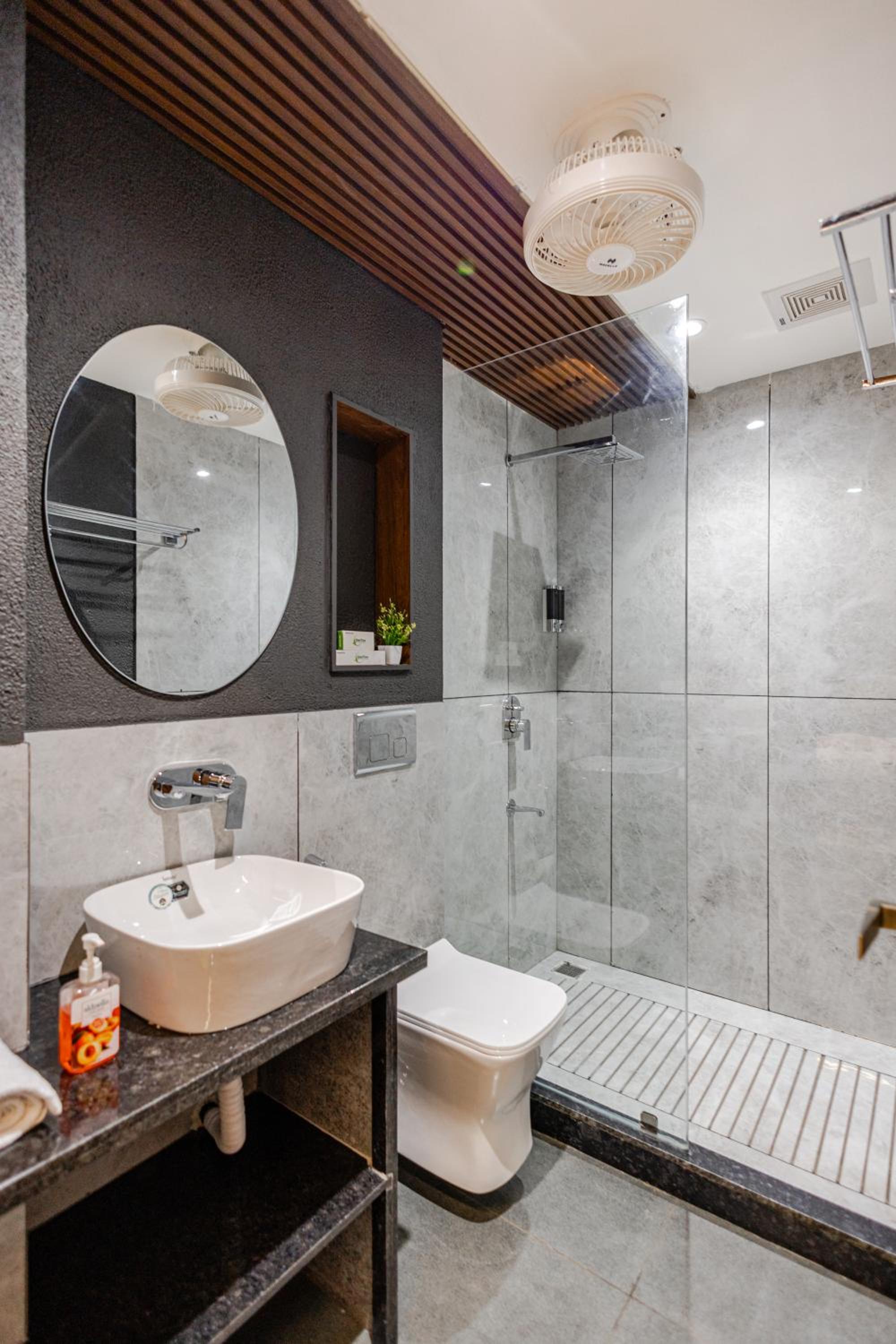 Studio Apartment with Balcony - Photo 46