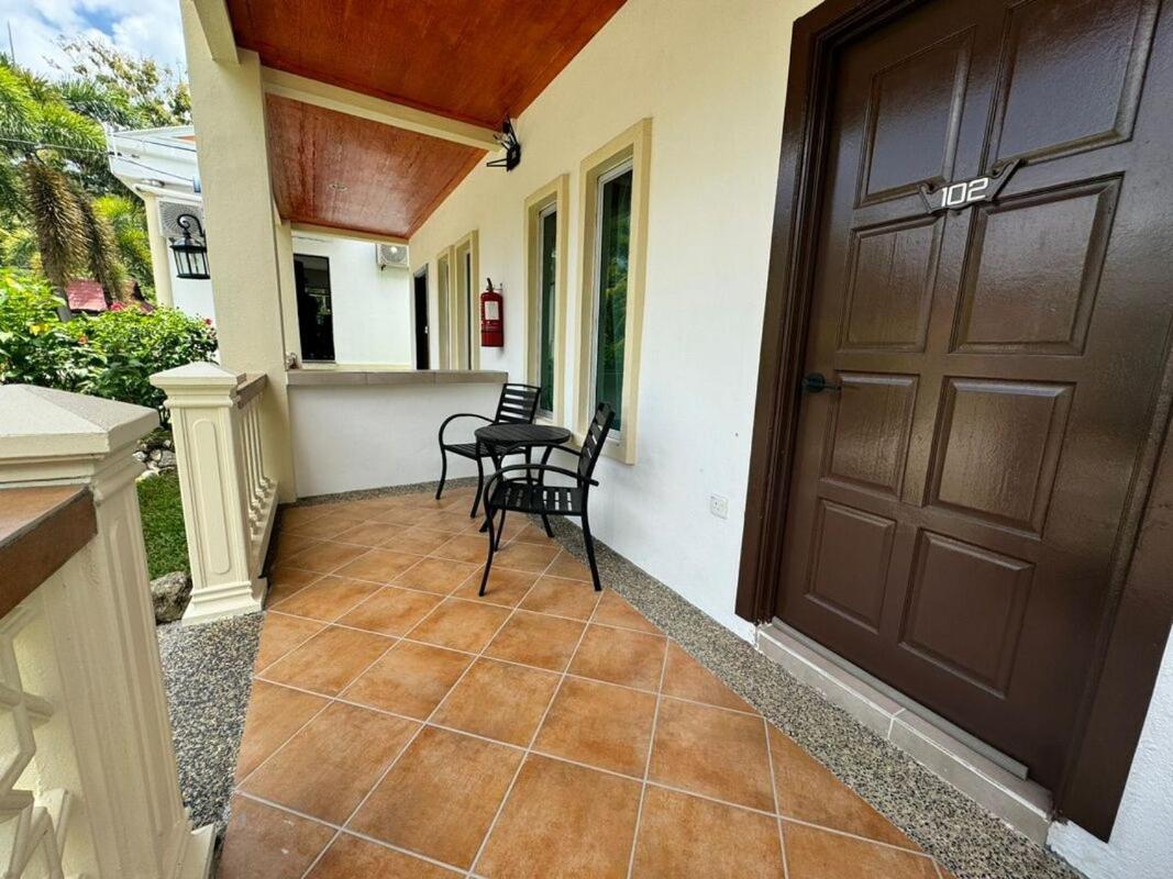 Hibiscus Deluxe King - Photo 13