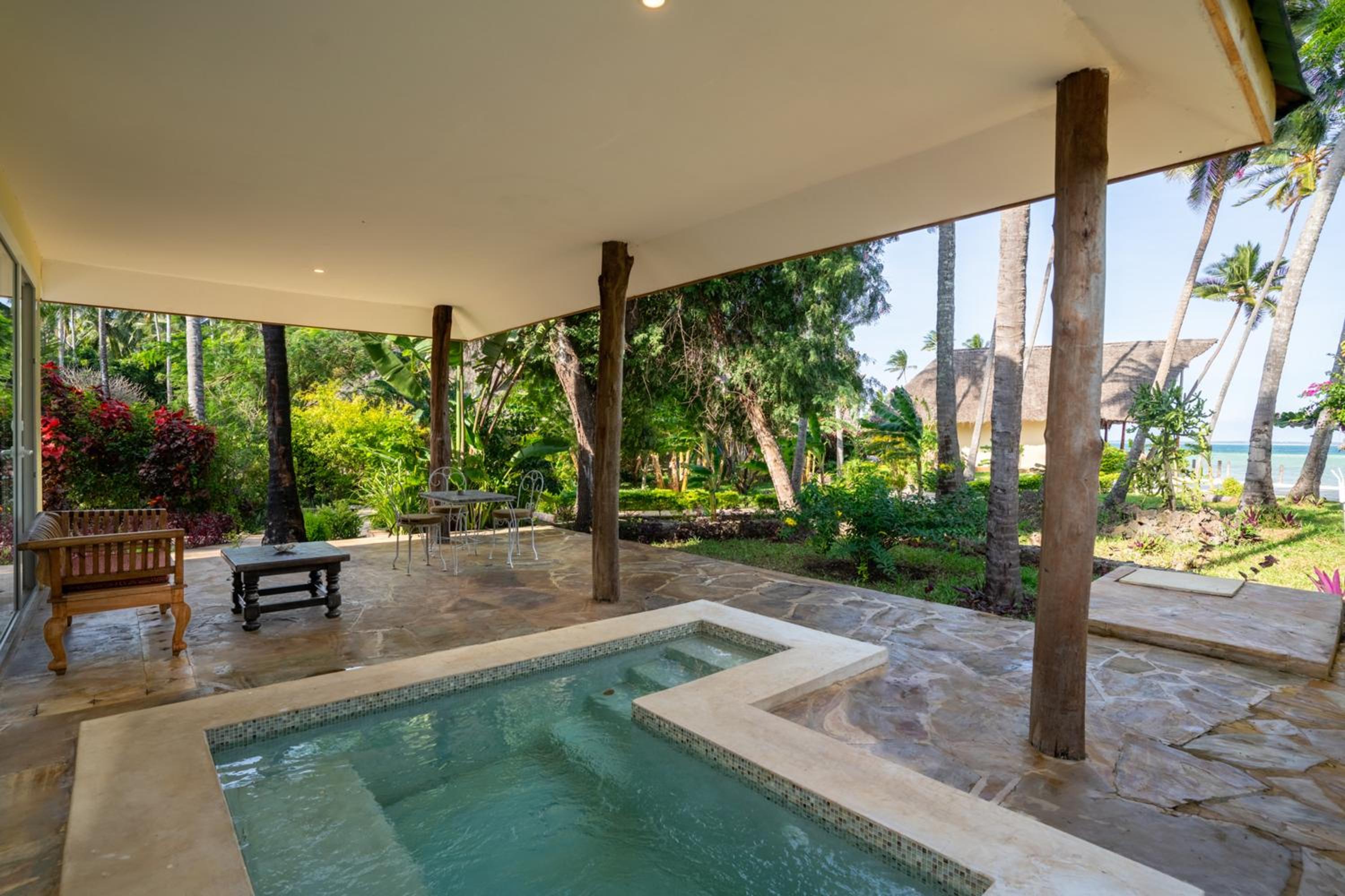 Deluxe Villa with Jacuzzi photo 3