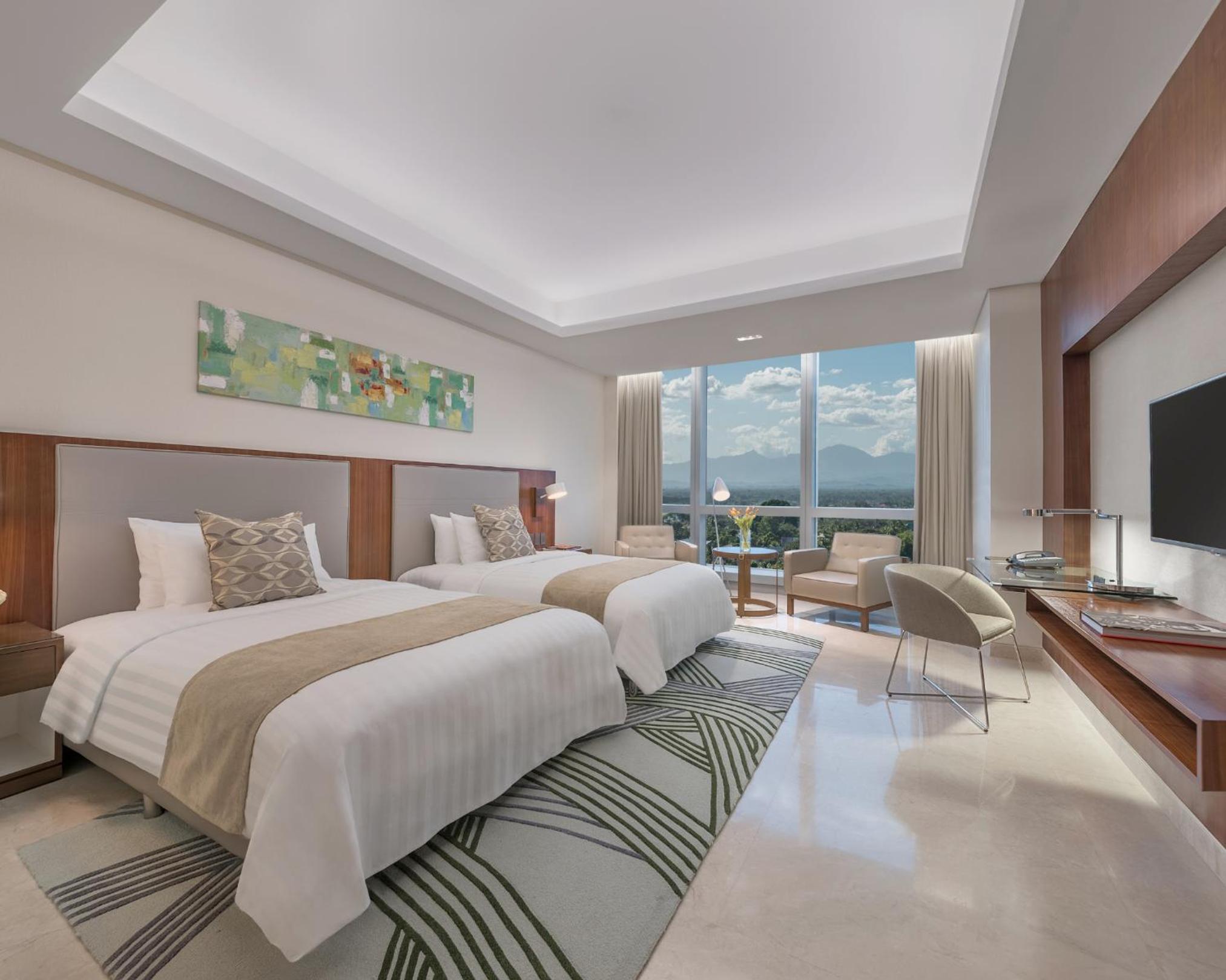 Deluxe Corner Room photo 2