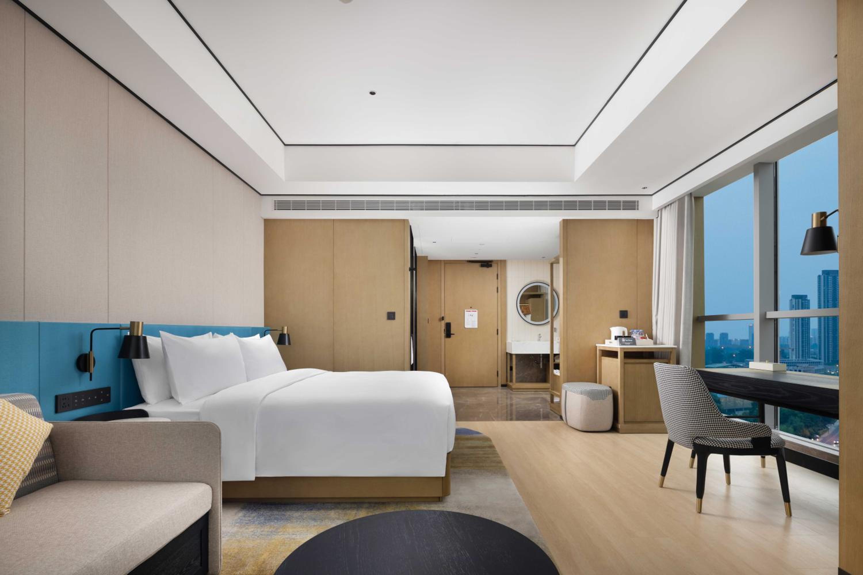 Premium King Room photo 3