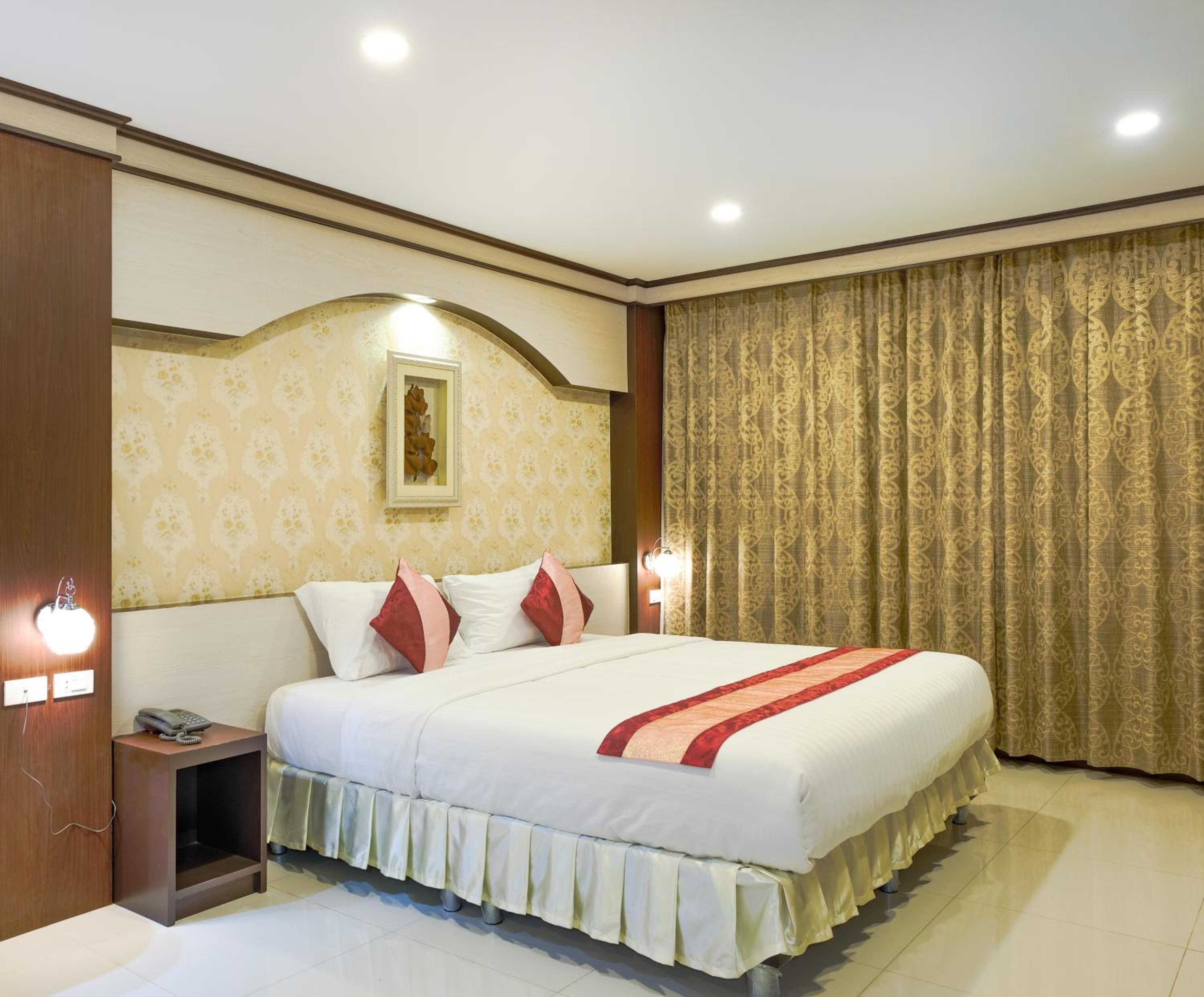 Premier King Room with Bathtub