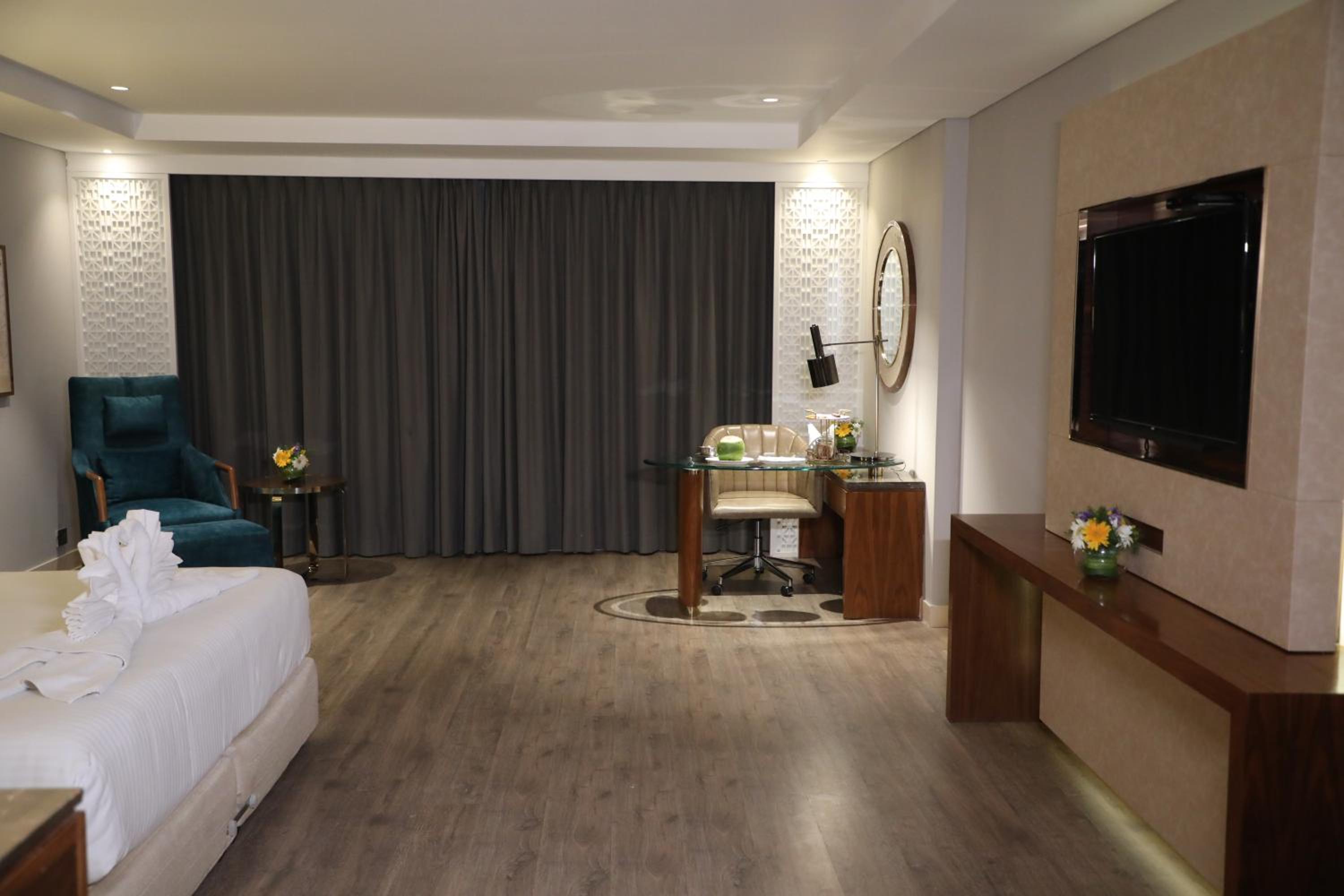 Deluxe Room - Photo 6