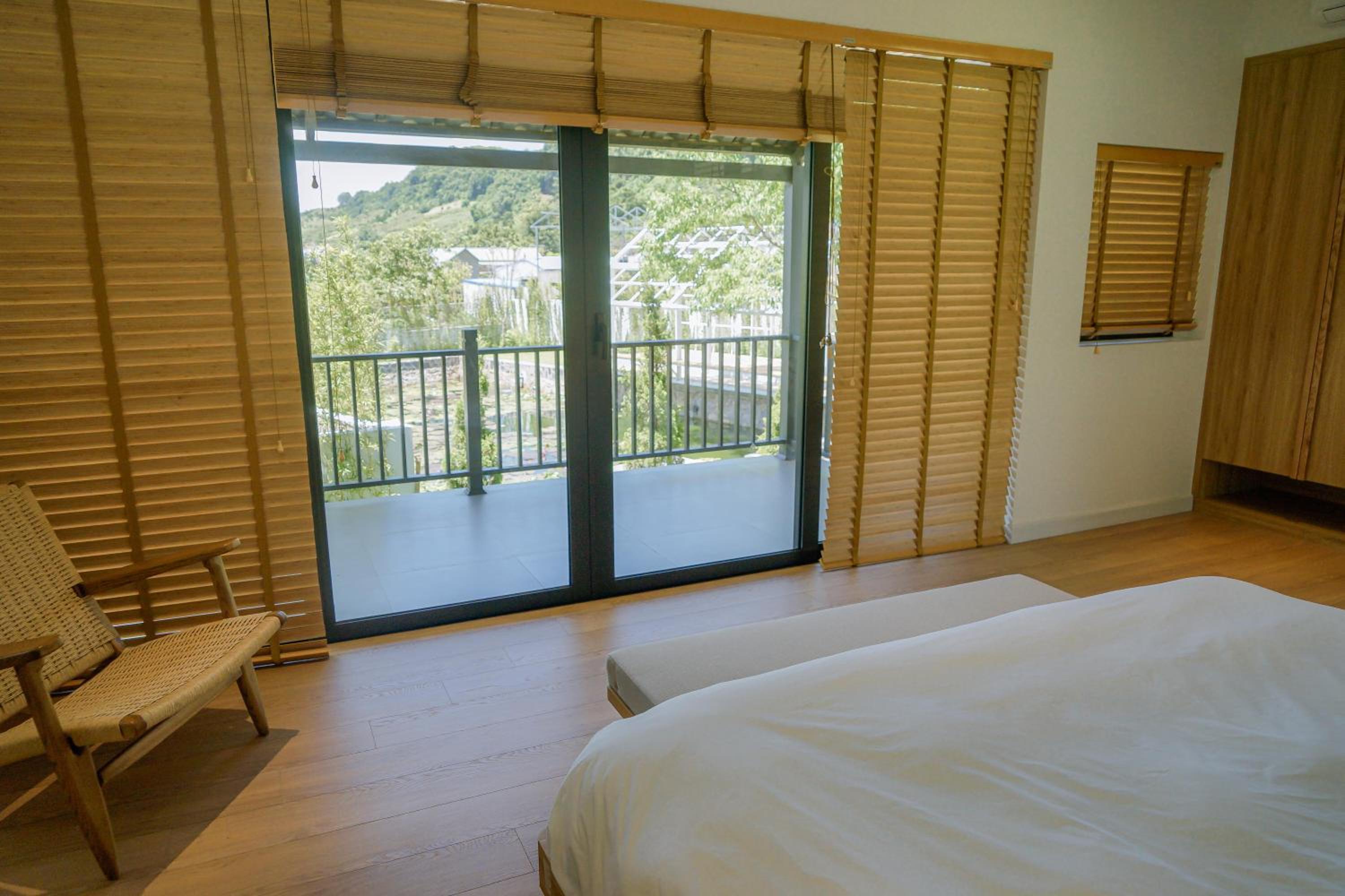 Deluxe Double Room with Balcony photo 3