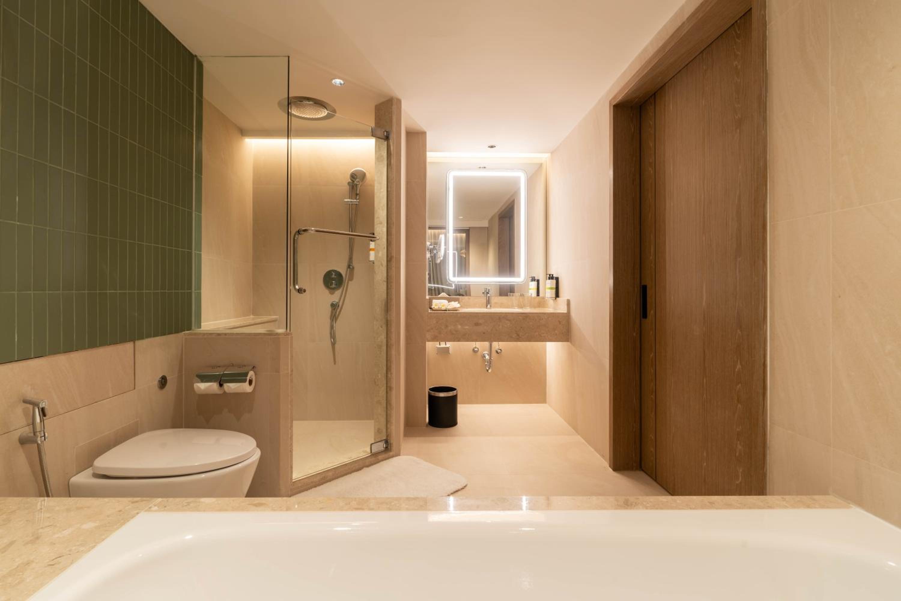 Deluxe King Room with Garden View - Photo 9
