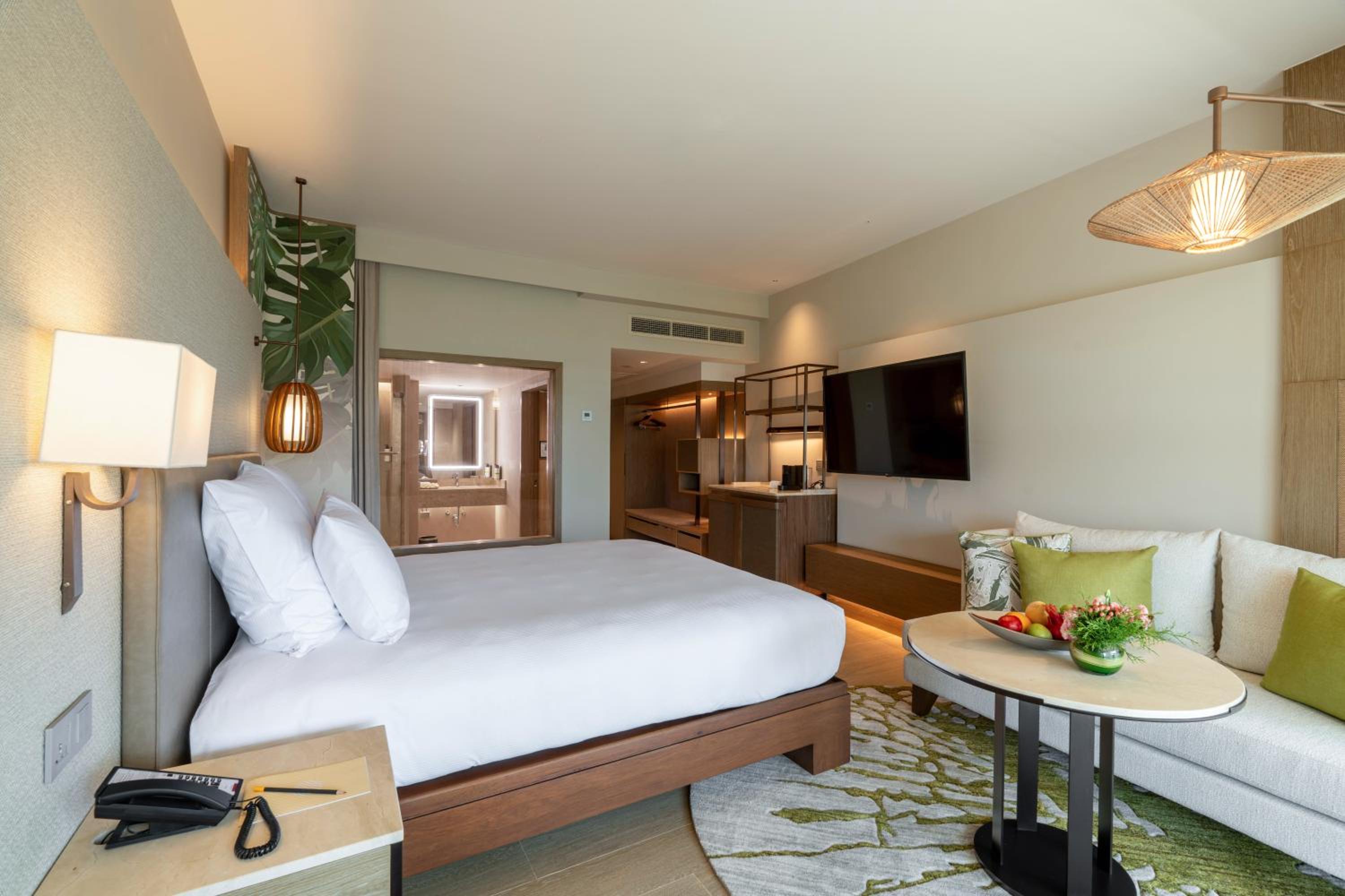 Deluxe King Room with Garden View - Photo 6