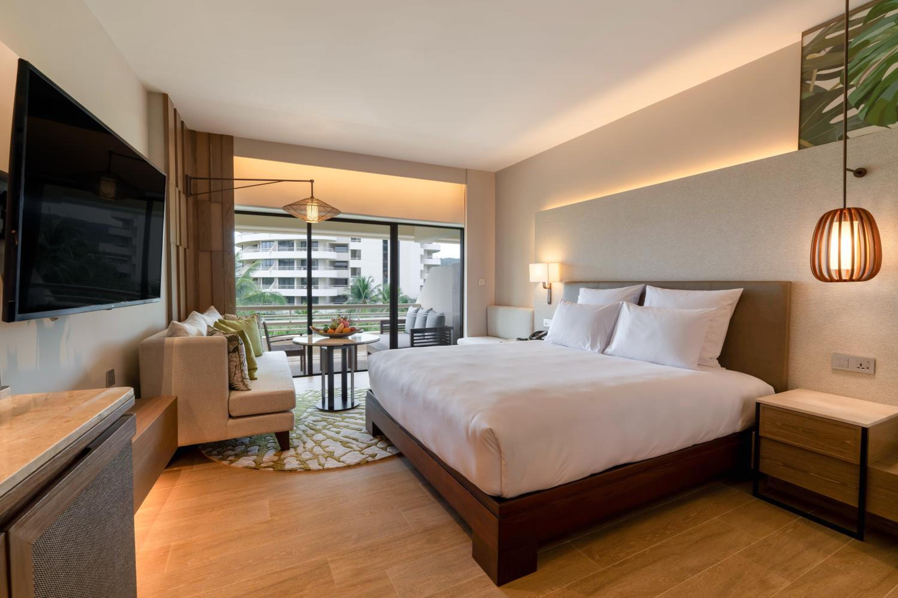 Deluxe King Room with Garden View - Photo 3