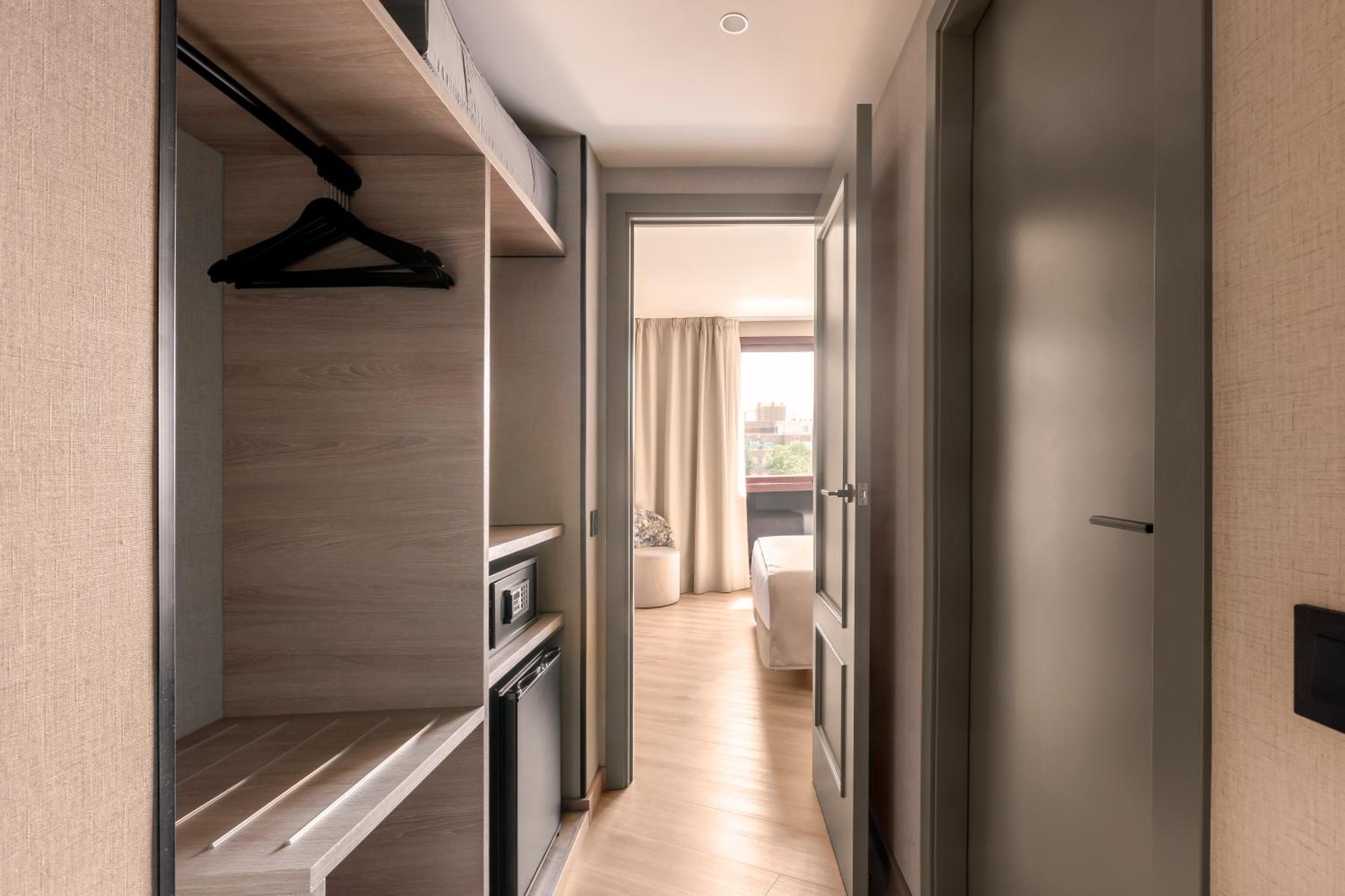 Quadruple Room - Photo 7