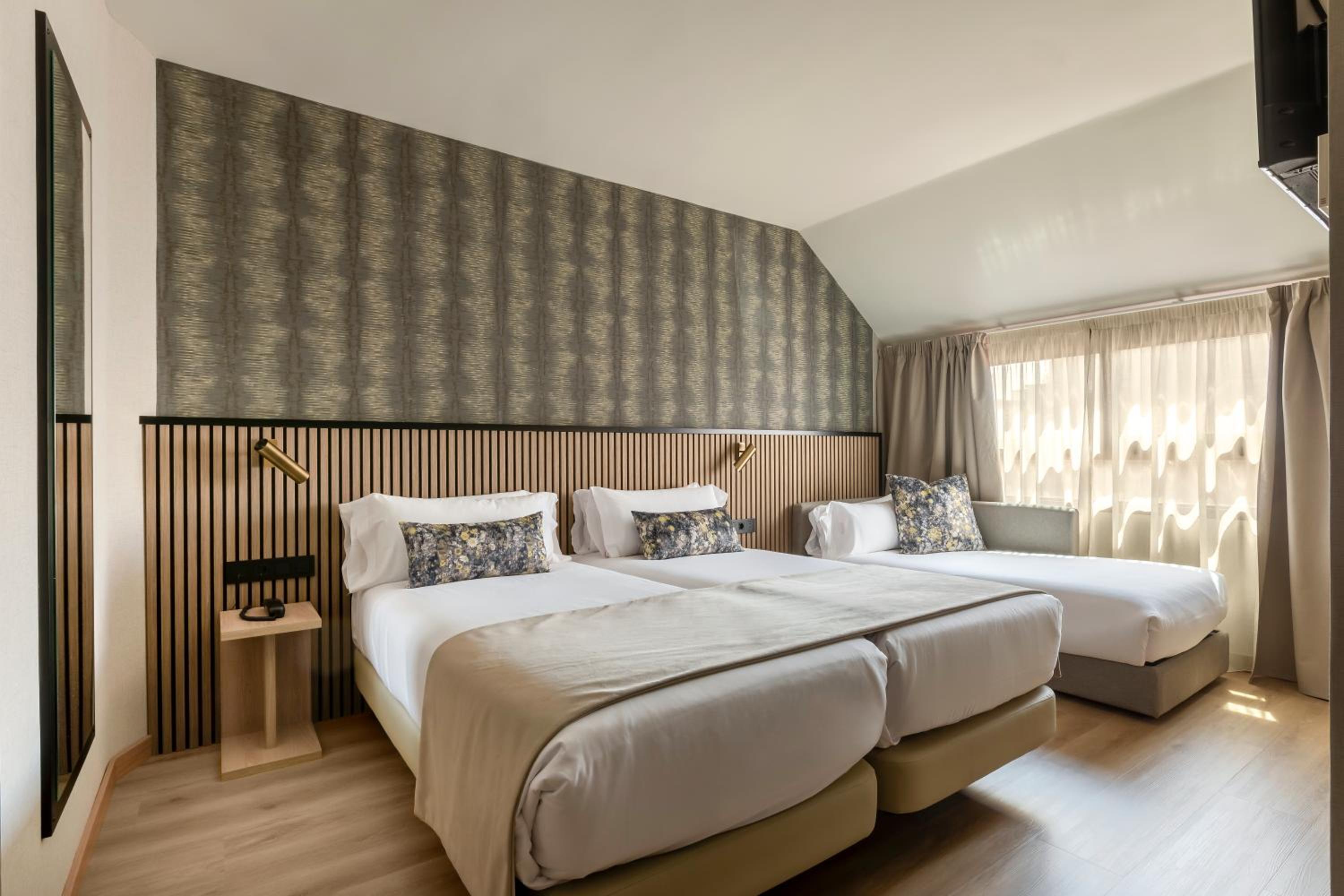 Superior Triple Room - Photo 1