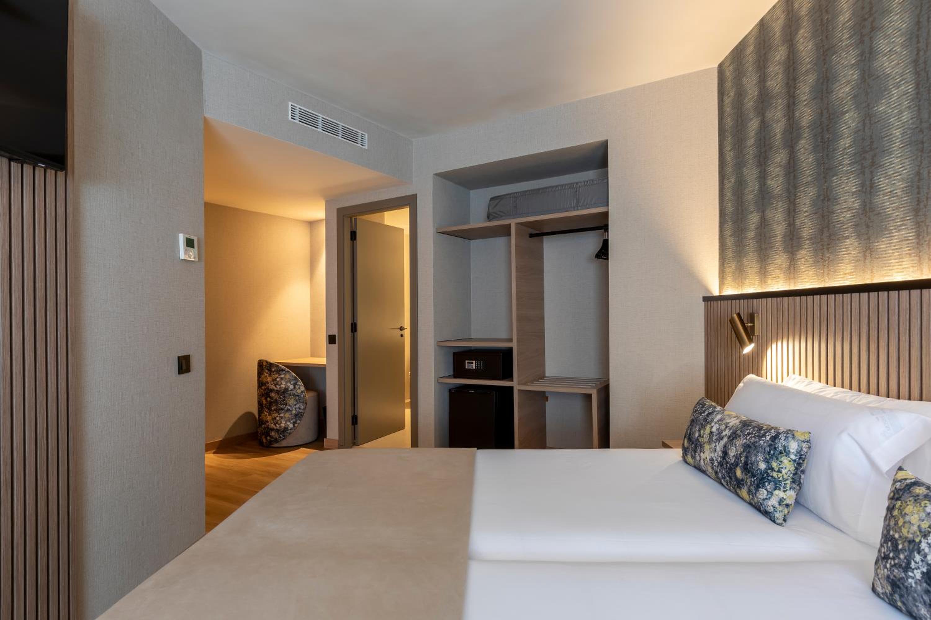 Superior Double Room - Photo 8