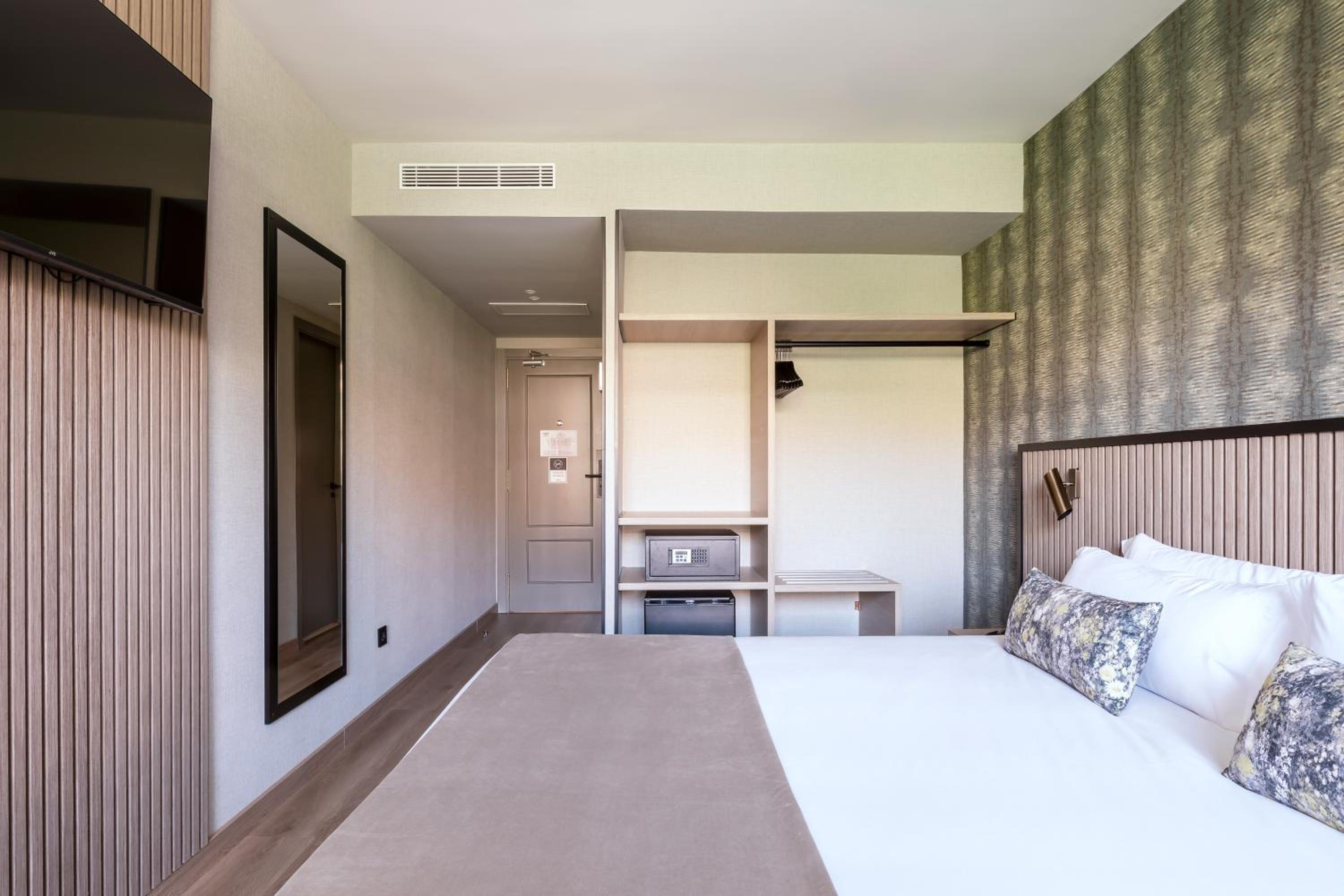 Superior Double Room - Photo 10