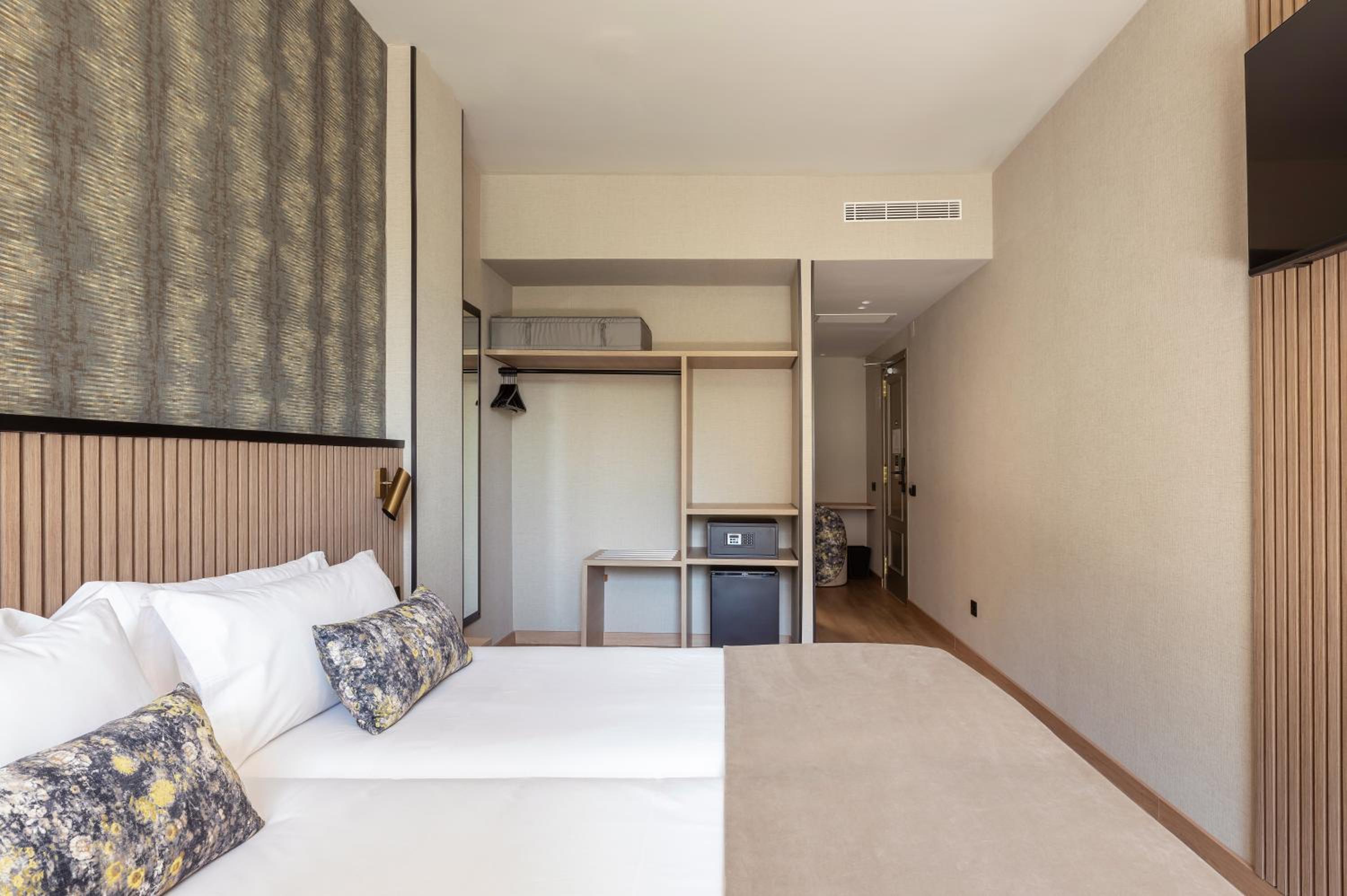 Superior Double Room - Photo 12