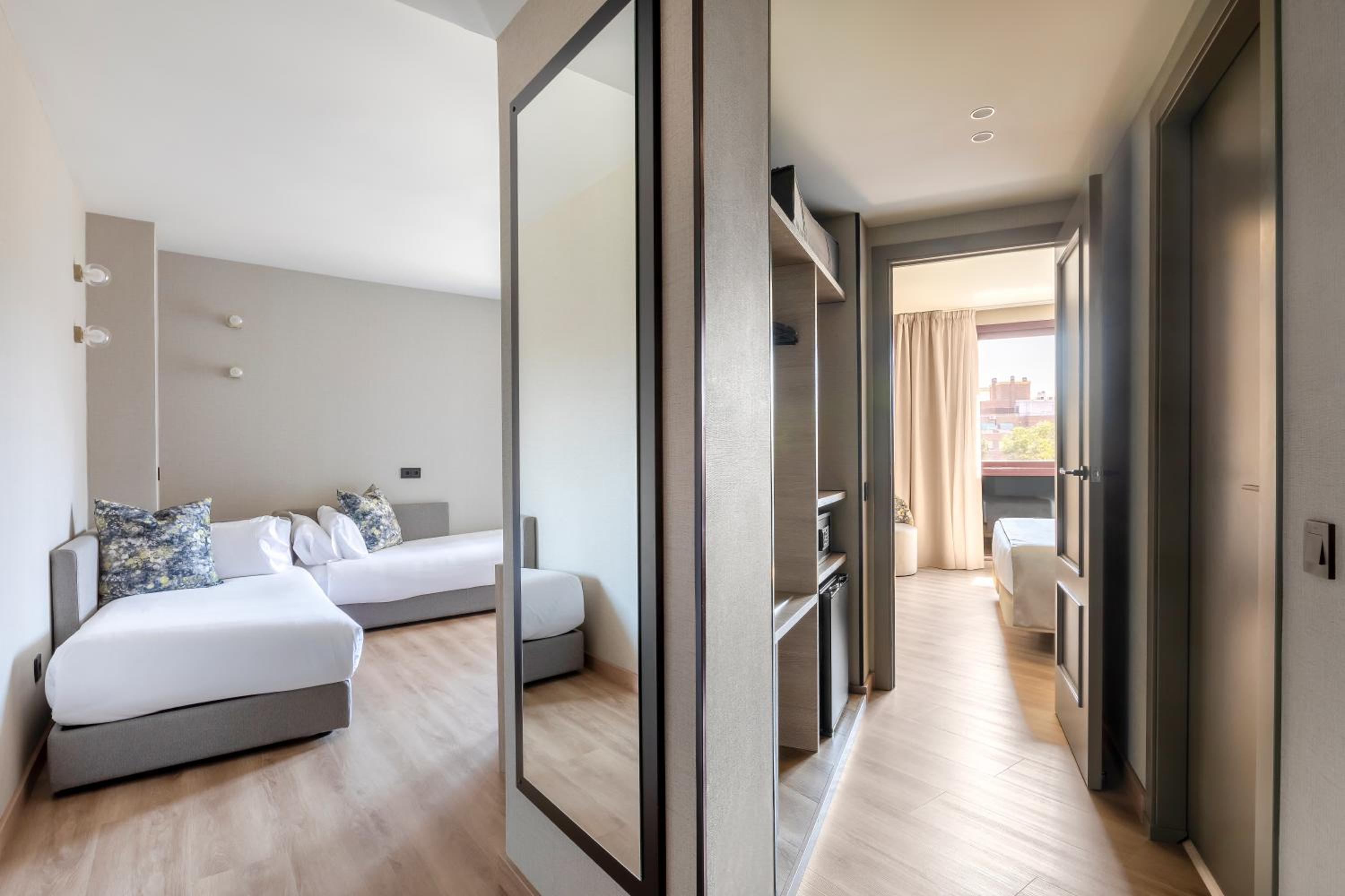 Quadruple Room - Photo 9