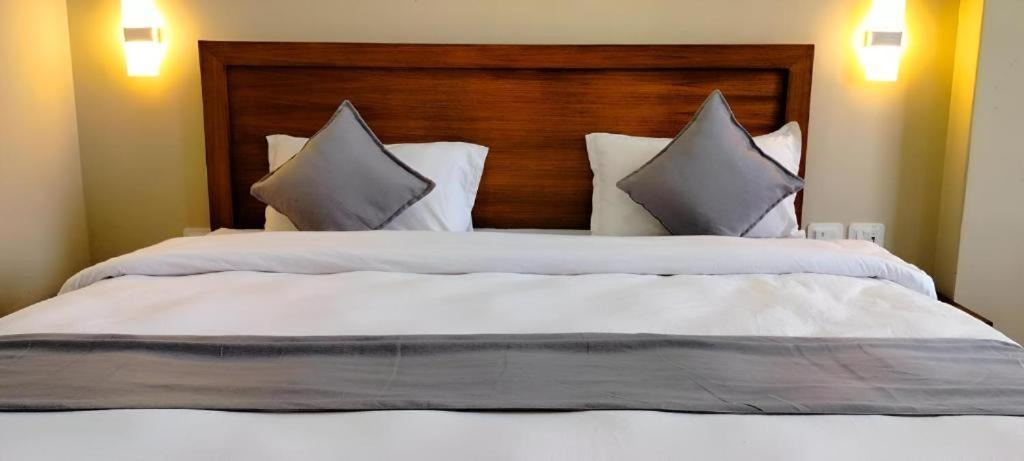 Deluxe King Room photo 1