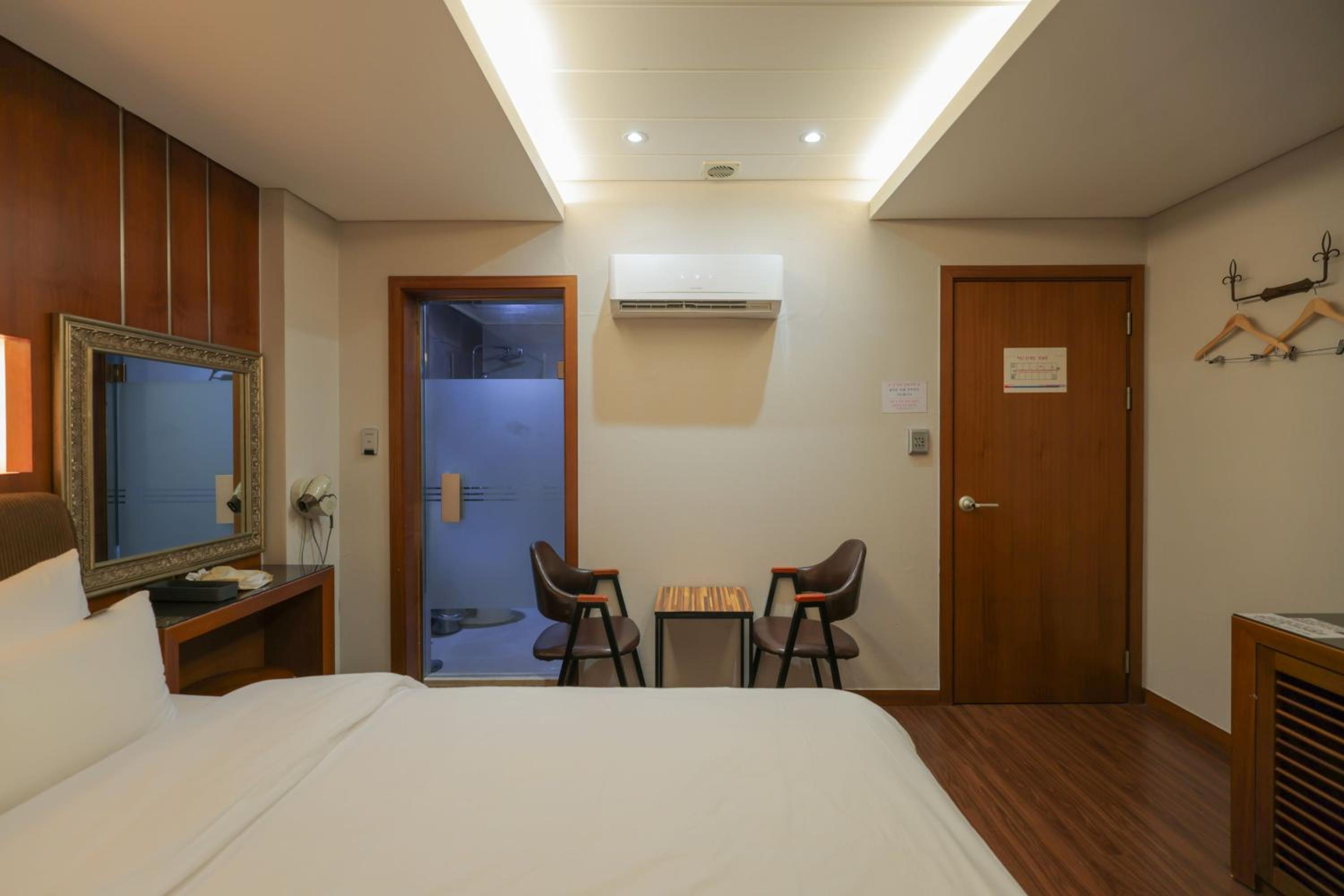 Standard Double Room - Photo 1