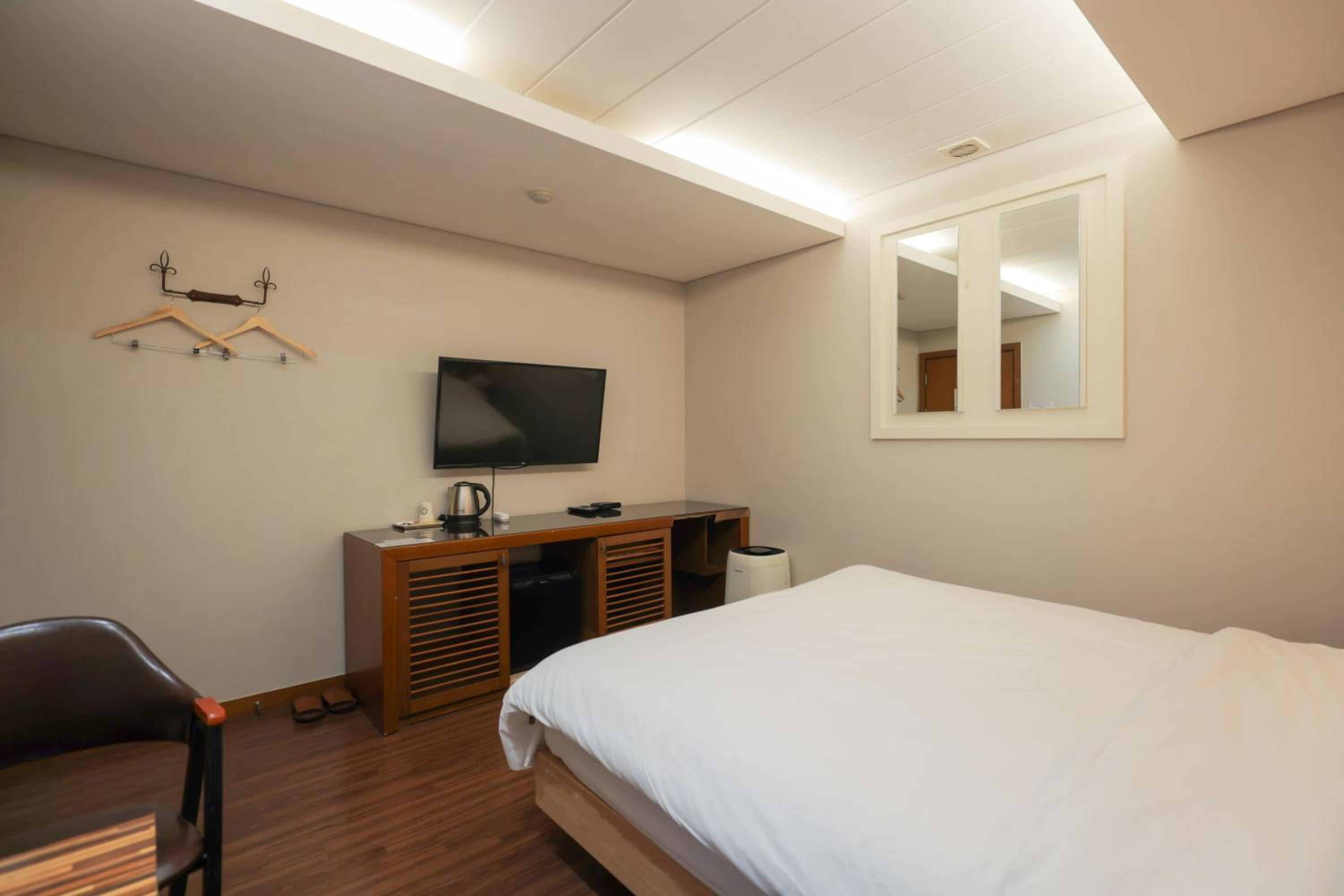 Standard Double Room - Photo 2
