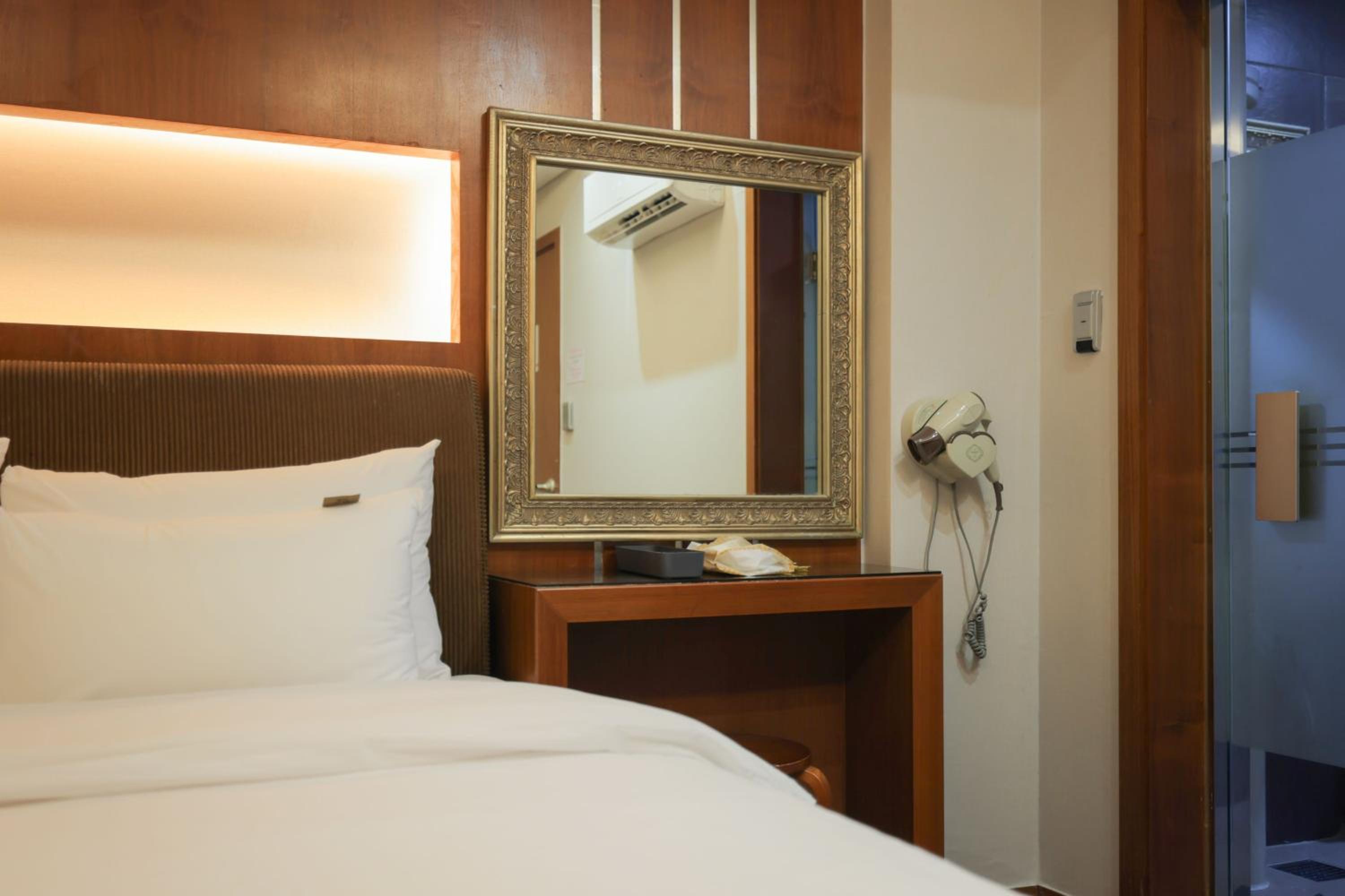 Standard Double Room - Photo 3