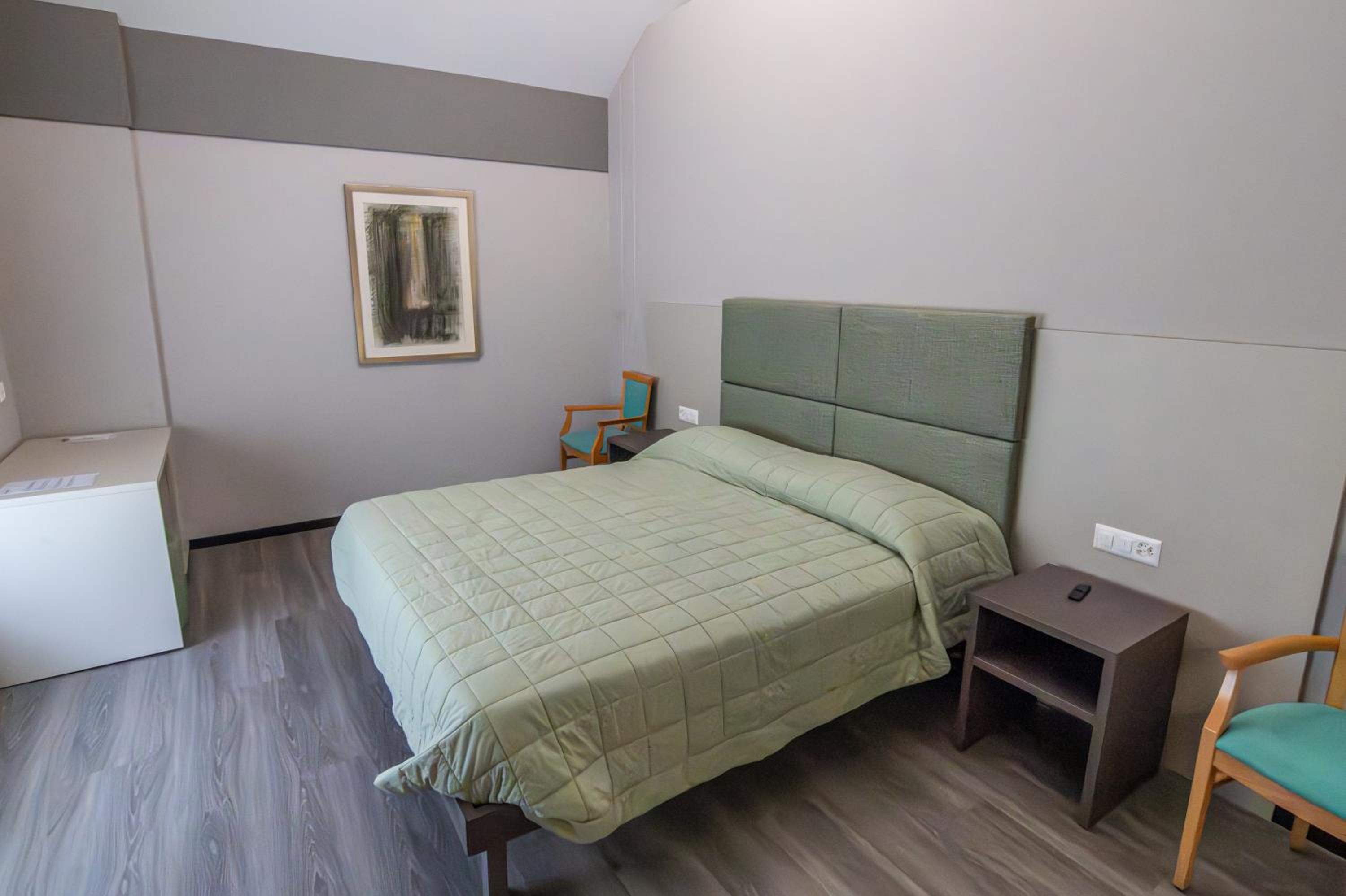 Suite - Photo 1