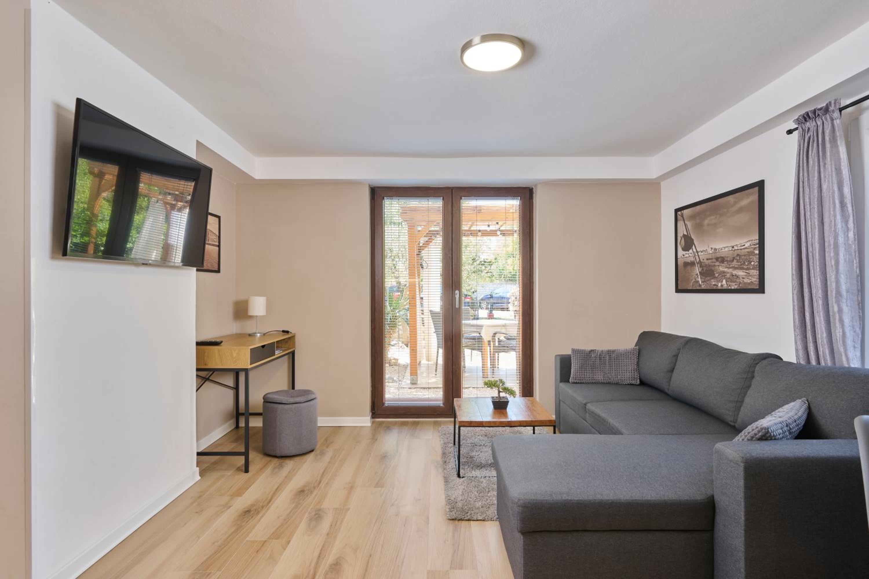 One-Bedroom Apartment with Garden