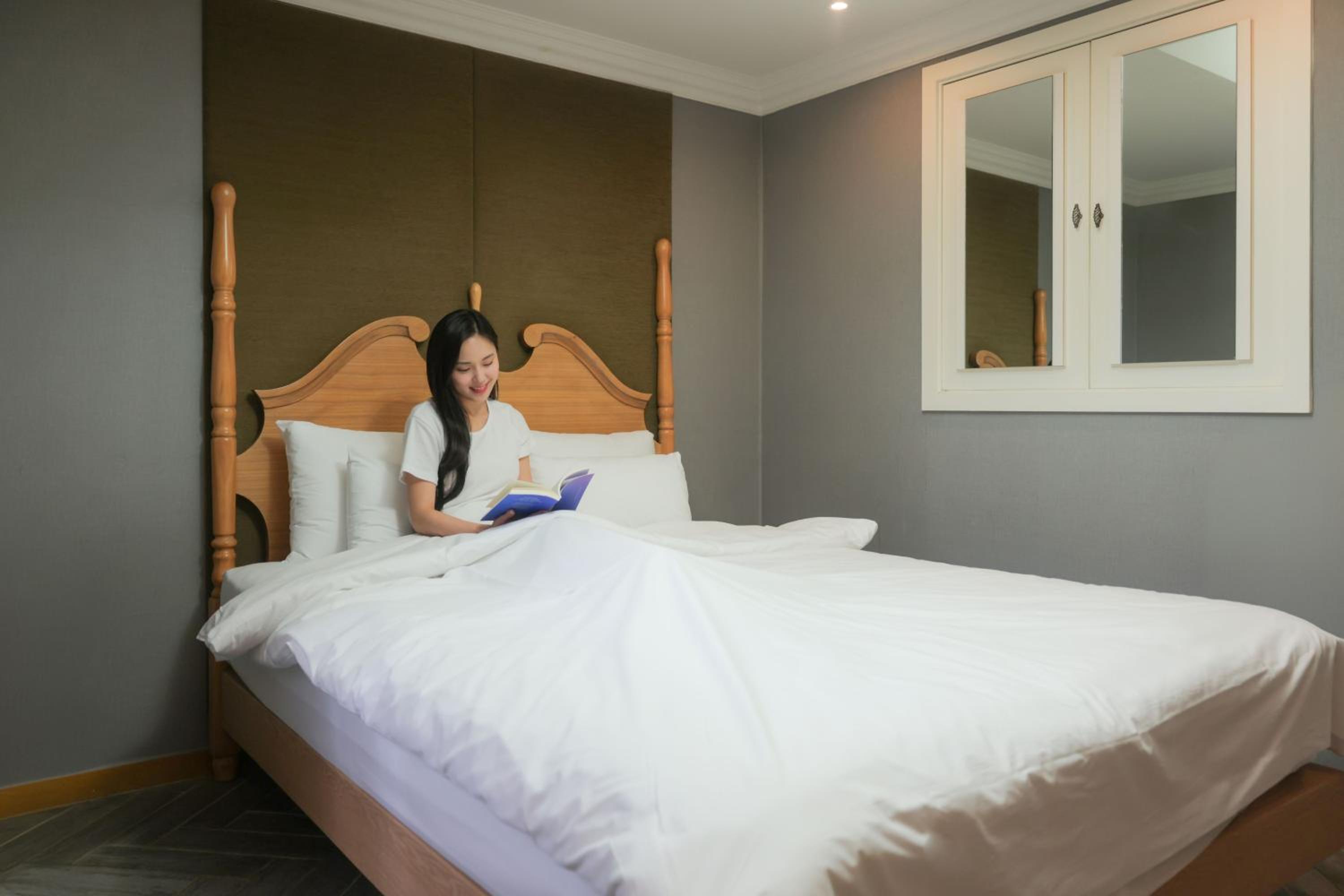 Deluxe Double Room - Photo 13
