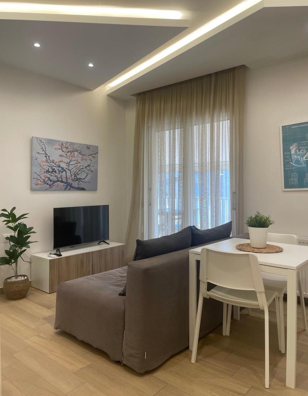One-Bedroom Apartment with City View photo 1