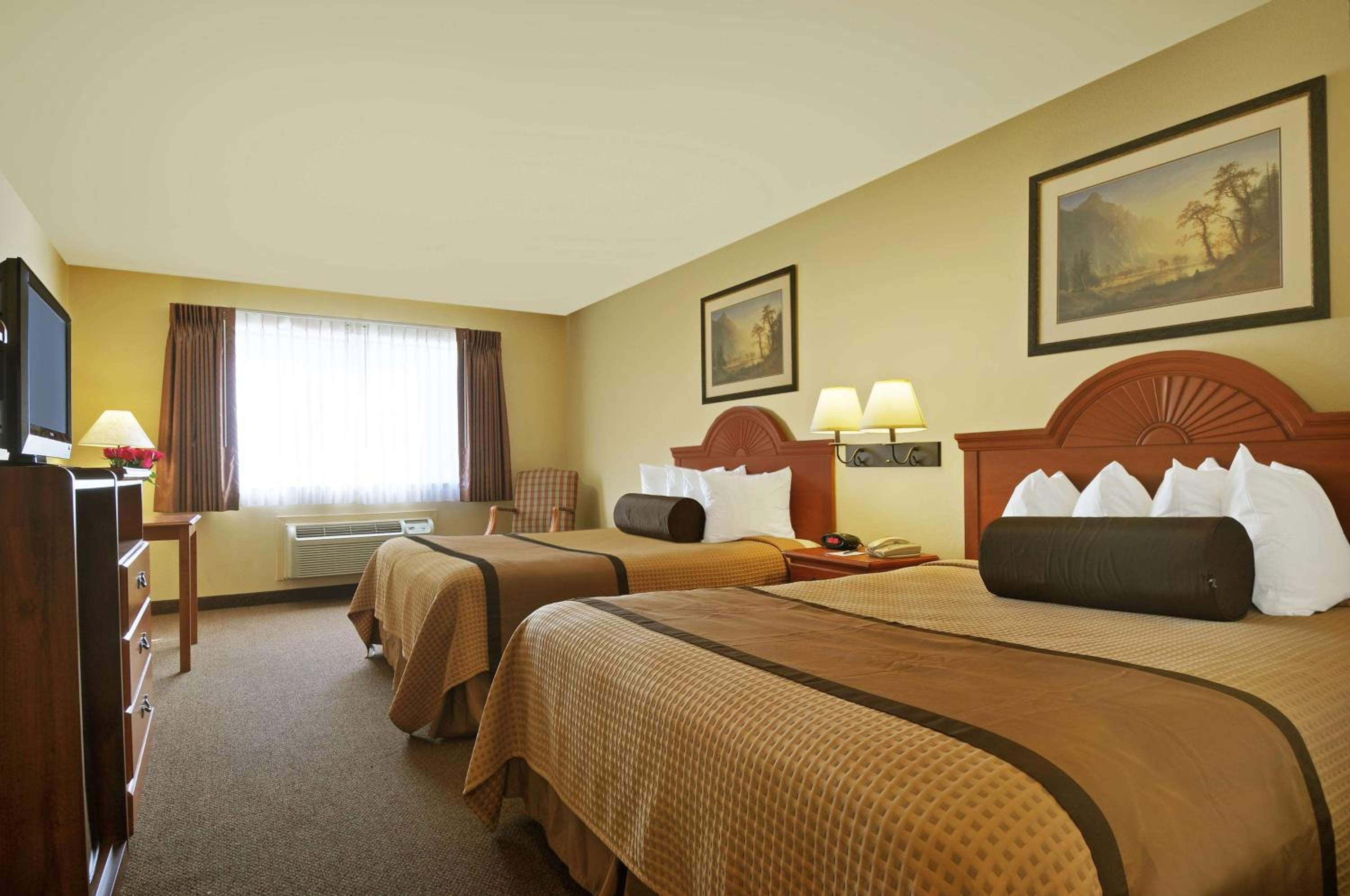 Queen Room with Two Queen Beds - Photo 1