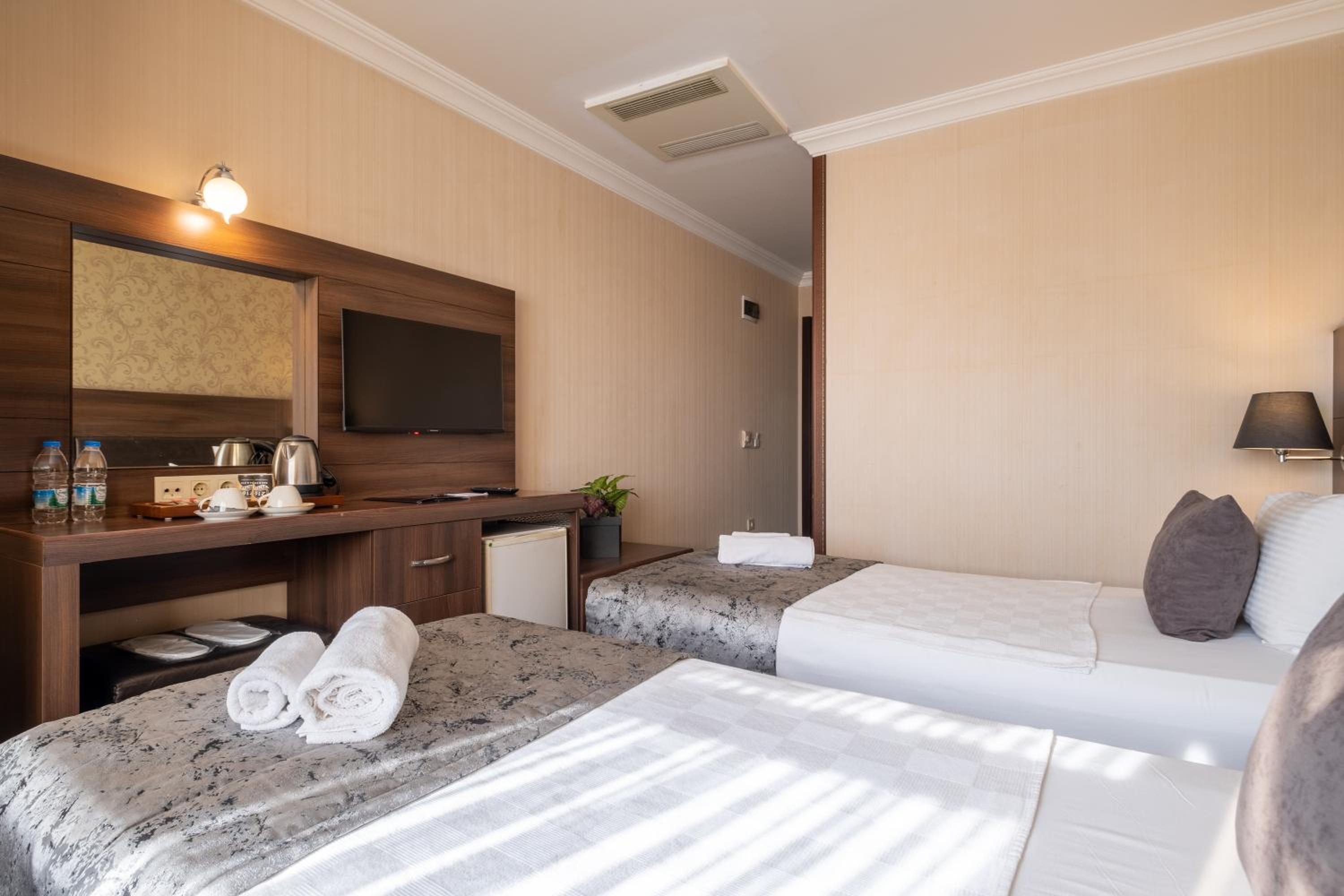 Double or Twin Room with Bathroom photo 3