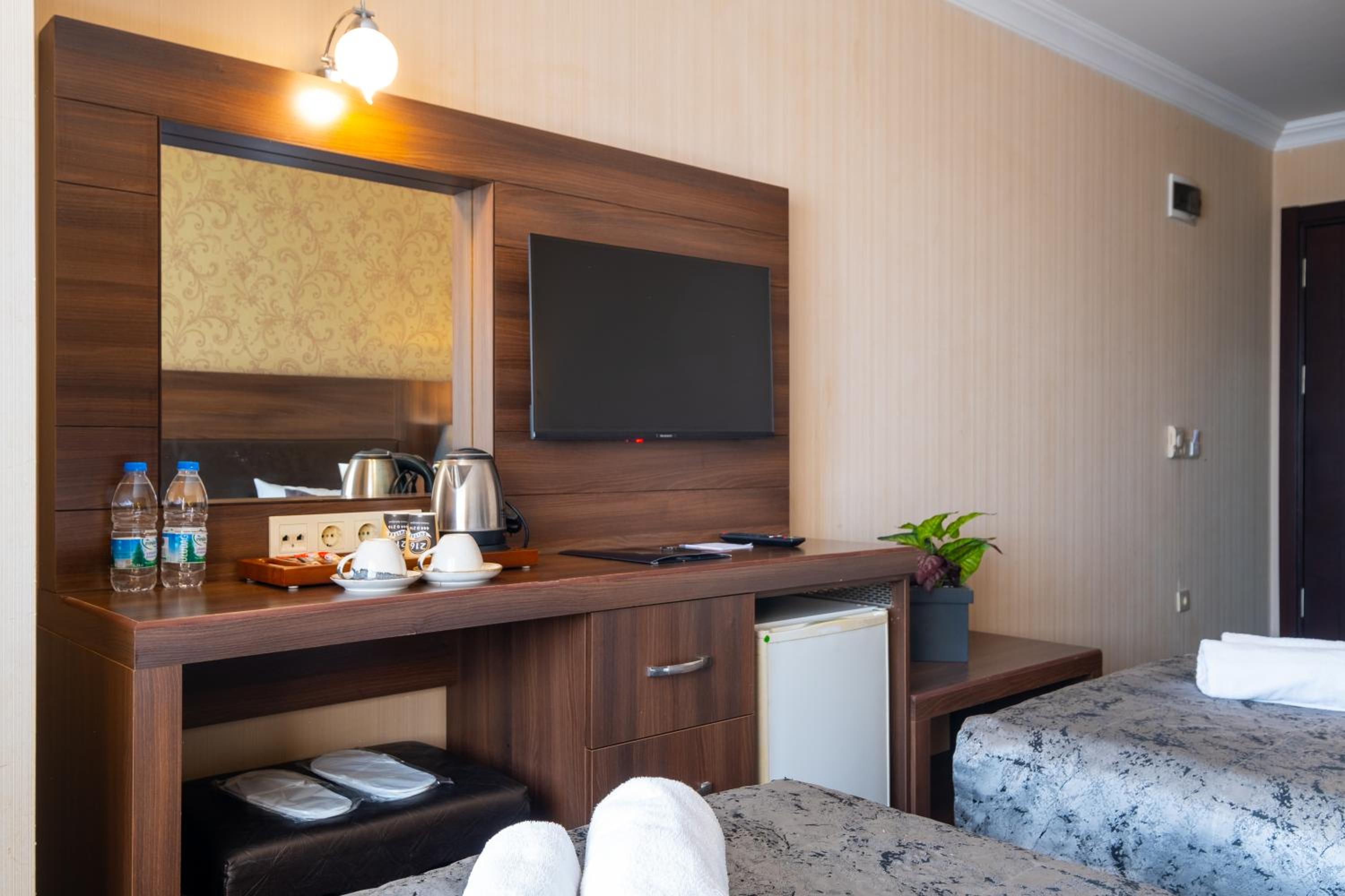 Double or Twin Room with Bathroom photo 2